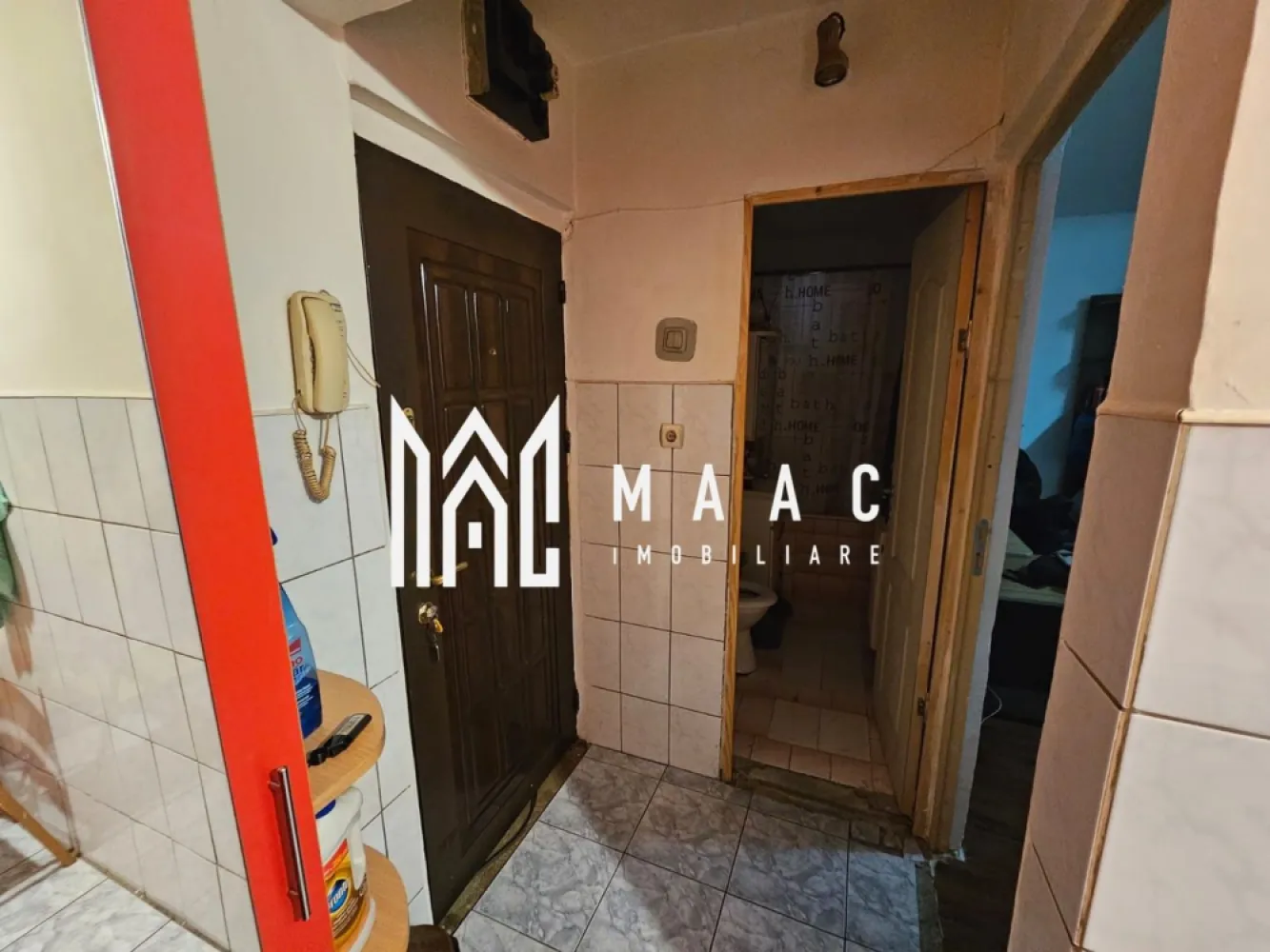 Garsoniera | Strand 2 | Etaj 1 | Boxa - MAAC Imobiliare vă propune spre vânzare o garsonieră situată în cartierul Ștrand II, una dintre cele mai apreciate zone ale orașului datorită liniștii, accesului rapid la punctele de interes și comunității bine dezvoltate. Detalii proprietate Tip: Garsonieră Cartier: Ștrand II, Sibiu Etaj: 1 Compartimentare practică, spațiu luminos și bine proporționat Ideală pentru locuit sau investiție Avantaje zonă Aproape de magazine, farmacii, stații de autobuz Parcuri și spații verzi în imediata vecinătate Acces rapid către centrul orașului Pentru detalii si programarea unei vizionari mentionati CP2834357 }}