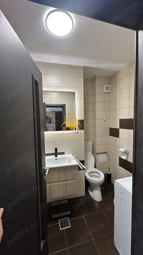 2 camere open space, balcon, Marasti, The Office, Mega Image, Lidl - GOLDNESS Imobiliare vă propune spre închiriere un apartament cu 2 camere complet mobilat și utilat, la etajul 4 într-un imobil de 5 etaje, în Cartierul Marasti . Se poate parca prin zona. Se află în apropierea stațiilor de transport în comun, magazine, restaurante, spații verzi, farmacii, etc. Apartamentul este compartimentat astfel: - dormitor cu pat matrimonial, noptiere - living cu bucatarie open space complet utilată și mobilată, canapea extensibilă, loc de servit masa - baie cu cabina de dus, calorifer port prosop și dulap pentru depozitare. - balcon de 6 mp. Imobilul este dotat cu toate cele necesare- centrală proprie, frigider, aragaz, hotă, mașină de spălat haine, etc. Dacă sunteți interesați de acest apartament și doriți să îl vizionați, dar și pentru alte oferte nu ezitați să ne contactați telefonic sau prin e-mail. Vă stăm la dispoziție! Pentru intermediere se percepe un comision de 50% din prețul chiriei! }}