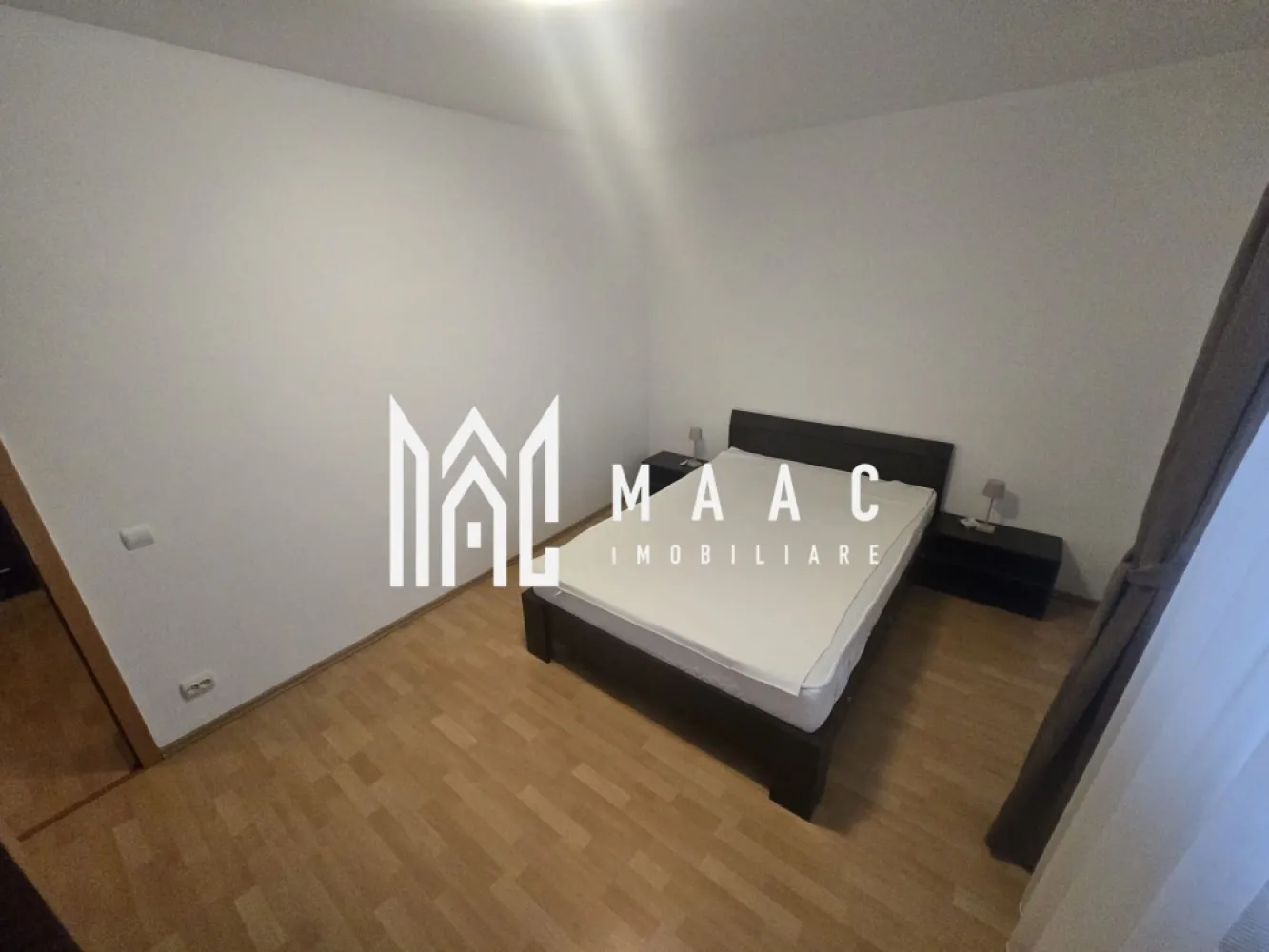 Apartament 2 camere decomandat parter gradina Strand - Apartament 2 camere decomandate de închiriat – Ștrand | Grădină proprie intrare separata | Parcare privată

Oferim spre închiriere un apartament cu 2 camere decomandate, situat în cartierul Ștrand, pe o stradă liniștită, în imediata apropiere a parcului – o locație ideală pentru cei care își doresc confort și liniște.

Apartamentul este complet mobilat și utilat, fiind disponibil pentru mutare imediată. Compartimentarea este practică și funcțională, incluzând:

Living spațios și dormitor separat;
Bucătărie închisă, complet mobilată și utilată;
Baie cu cadă și geam pentru aerisire naturală;
Balcon închis;
Grădină proprie de aproximativ 20 mp, perfectă pentru relaxare.

În plus, apartamentul beneficiază de:

Loc de parcare privat;
Zonă liniștită, cu acces facil către parc, magazine, mijloace de transport și alte puncte de interes.

Condiții de închiriere:

Disponibil imediat;
Nu se acceptă animale de companie.

Pentru mai multe detalii specificati CP3210119 la telefon .