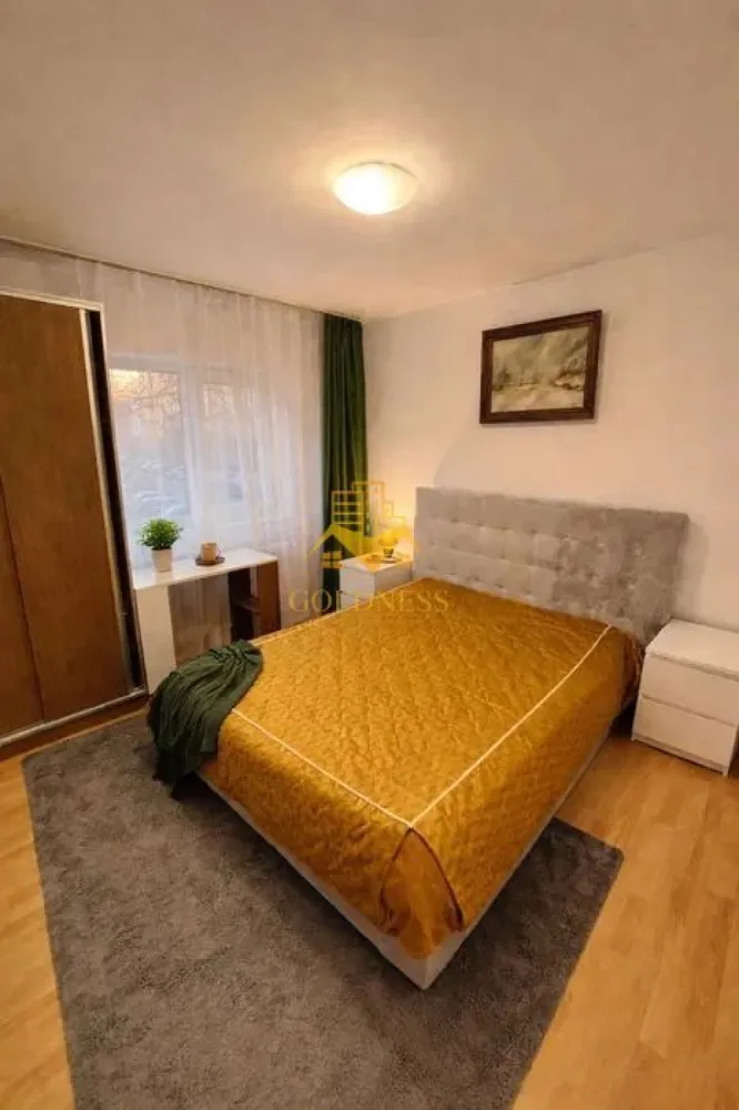 2 camere decomandate, Grigorescu, Fântânele, Somes, MOL, Mega Image - GOLDNESS Imobiliare vă propune spre închiriere un apartament cu 2 camere complet mobilat și utilat, la etajul 1 într-un imobil de 4 etaje, în Cartierul Grigorescu . Se poate parca prin zona. Se află în apropierea stațiilor de transport în comun, magazine, restaurante, spații verzi, farmacii, etc. Apartamentul este compartimentat astfel: - dormitor cu pat matrimonial, dressing, noptiere - living cu canapea extensibila, dulap, birou - bucatarie complet utilată și mobilată, loc de servit masa - baie cu cada, calorifer port prosop și dulap pentru depozitare. Imobilul este dotat cu toate cele necesare- centrală proprie, frigider, aragaz, hotă, mașină de spălat haine, etc. Dacă sunteți interesați de acest apartament și doriți să îl vizionați, dar și pentru alte oferte nu ezitați să ne contactați telefonic sau prin e-mail. Vă stăm la dispoziție! Pentru intermediere se percepe un comision de 50% din prețul chiriei! }}