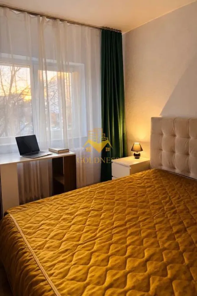 2 camere decomandate, Grigorescu, Fântânele, Somes, MOL, Mega Image - GOLDNESS Imobiliare vă propune spre închiriere un apartament cu 2 camere complet mobilat și utilat, la etajul 1 într-un imobil de 4 etaje, în Cartierul Grigorescu . Se poate parca prin zona. Se află în apropierea stațiilor de transport în comun, magazine, restaurante, spații verzi, farmacii, etc. Apartamentul este compartimentat astfel: - dormitor cu pat matrimonial, dressing, noptiere - living cu canapea extensibila, dulap, birou - bucatarie complet utilată și mobilată, loc de servit masa - baie cu cada, calorifer port prosop și dulap pentru depozitare. Imobilul este dotat cu toate cele necesare- centrală proprie, frigider, aragaz, hotă, mașină de spălat haine, etc. Dacă sunteți interesați de acest apartament și doriți să îl vizionați, dar și pentru alte oferte nu ezitați să ne contactați telefonic sau prin e-mail. Vă stăm la dispoziție! Pentru intermediere se percepe un comision de 50% din prețul chiriei! }}