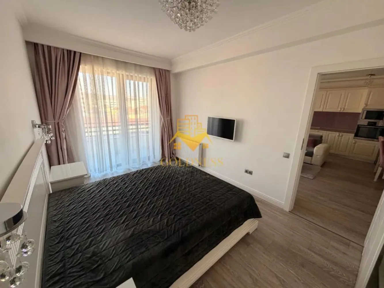 2 camere, modern, bloc nou, parcare, Marasti, Fabricii, zona Kaufland - GOLDNESS Imobiliare vă propune spre închiriere un apartament cu 2 camere open space, complet mobilat și utilat, la etajul 3 într-un imobil de 4 etaje, în Cartierul Marasti. Dispune de loc de parcare subteran contra cost, 50 euro! Se află în apropierea stațiilor de transport în comun, magazine, restaurante, spații verzi, farmacii, etc. Apartamentul este compartimentat astfel: - dormitor cu pat matrimonial, dressing, noptiere - living cu bucatarie open space complet utilată și mobilată, canapea extensibilă, loc de servit masa, dressing - baie cu cada, calorifer port prosop și dulap pentru depozitare. - terasa de 10 mp. Imobilul este dotat cu toate cele necesare- centrală proprie, frigider, aragaz, hotă, mașină de spălat haine si vase, etc. Dacă sunteți interesați de acest apartament și doriți să îl vizionați, dar și pentru alte oferte nu ezitați să ne contactați telefonic sau prin e-mail. Vă stăm la dispoziție! Pentru intermediere se percepe un comision de 50% din prețul chiriei! }}