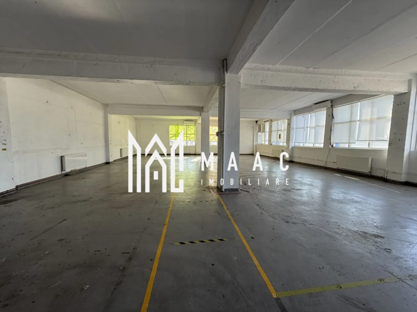 Spatiu comercial | Birouri | Industrial | Piata Cluj - MAAC Imobiliare vă prezintă spre închiriere un spațiu comercial situat într-o vilă de 3 etaje în zona Piața Cluj. Caracteristici: Suprafață utilă: 300 mp pe fiecare nivel, total 3 etaje A funcționat anterior ca spațiu de producție Ultimul nivel poate fi amenajat pentru birouri Posibilitate de amenajare flexibilă, adaptabil pentru mai multe funcțiuni Dotări și beneficii: Acces auto și parcare privată Încălzire prin calorifere Spațiu generos care permite diverse configurări Condiții de închiriere: Prețul afișat este pentru un etaj La cerere se poate închiria întreaga clădire. Pretul afisat este +TVA. Pentru mai multe detalii precizati telefonic ca ati vazut anuntul cu ID: CP2969491 }}