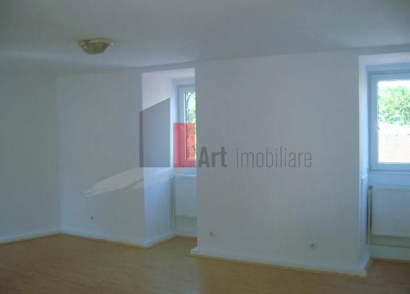 Spatiu birouri de inchiriat in Piata Foisorul de Foc 100 mp - Spatiu birouri de inchiriat in Piata Foisorul de Foc, 100 mp, 6 camere, terasă, intrare exclusiva, et 3. Ideal firma, cabinet, agentie, office. Centrala, a.c., termopan,