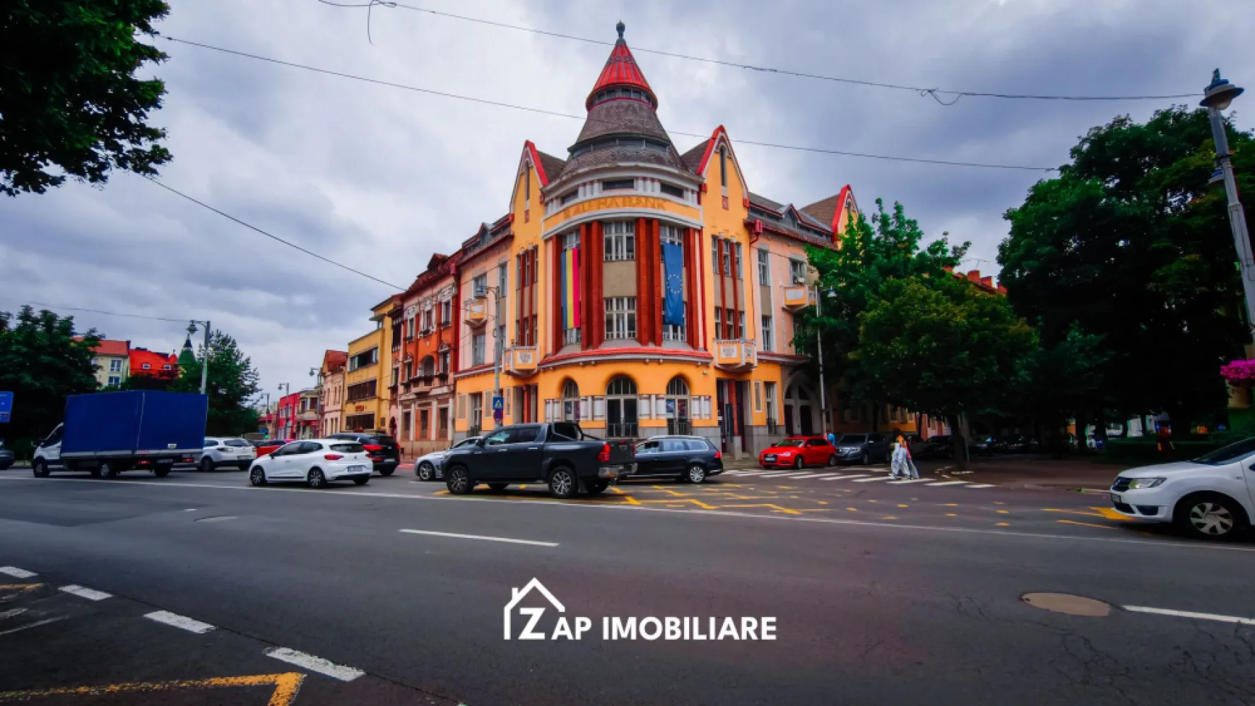 Ultracentral – Spațiu comercial premium la parter, 308 mp – Vizibilitate maximă - Mentionati ID-ul proprietatii cand apelati: CP3200365
Contact ⓪⑦②⑥ ②②③ ⑧⑧⑥ Sebastian

Zap Imobiliare vă propune în exclusivitate spre închiriere un spațiu comercial deosebit, ideal pentru sediu de bancă, reprezentanță comercială sau instituție financiară, situat în Târgu Mureș, in Zona Ultracentrala Proprietatea beneficiază de o vizibilitate excelentă, flux pietonal intens și amenajări specifice destinației bancare conform planului propus.

Spațiul este configurat la parter și este optimizat pentru interacțiunea cu clienții și activități administrative, oferind acces facil direct din bulevard.

Suprafețe oficiale conform schiței (RLV) atașate:
-- Suprafață utilă parter: 308 mp
-- Suprafață construită parter: 441,40 mp

Amenajarea interioară este ideal structurată pentru activități bancare, incluzând: zonă de acces clienți, hol principal și frontoffice (zonă de ghișee/casierie), birouri dedicate pentru credite, birou director, sală de ședințe, birou procesare, casă de bani securizată, oficiu, server room, precum și zone tehnice (centrală termică, tablouri electrice, grupuri sanitare pe sexe).

Opțiuni financiare:
-- Preț închiriere: 20 Euro / mp util + TVA (calculat la suprafața utilă de 308 mp)
-- Total chirie lunară: 6160 Euro / lună + TVA

Detalii comision:
Comisionul agenției este 50% din valoarea unei chirii. Se plătește o singura data.

Acest anunț nu corespunde cerințelor tale? Sună la numărul afișat în anunț și unul dintre agenții noștri te va ajuda cu alte oferte personalizate în funcție de cerințele tale.

Contact ⓪⑦②⑥ ②②③ ⑧⑧⑥ Sebastian
