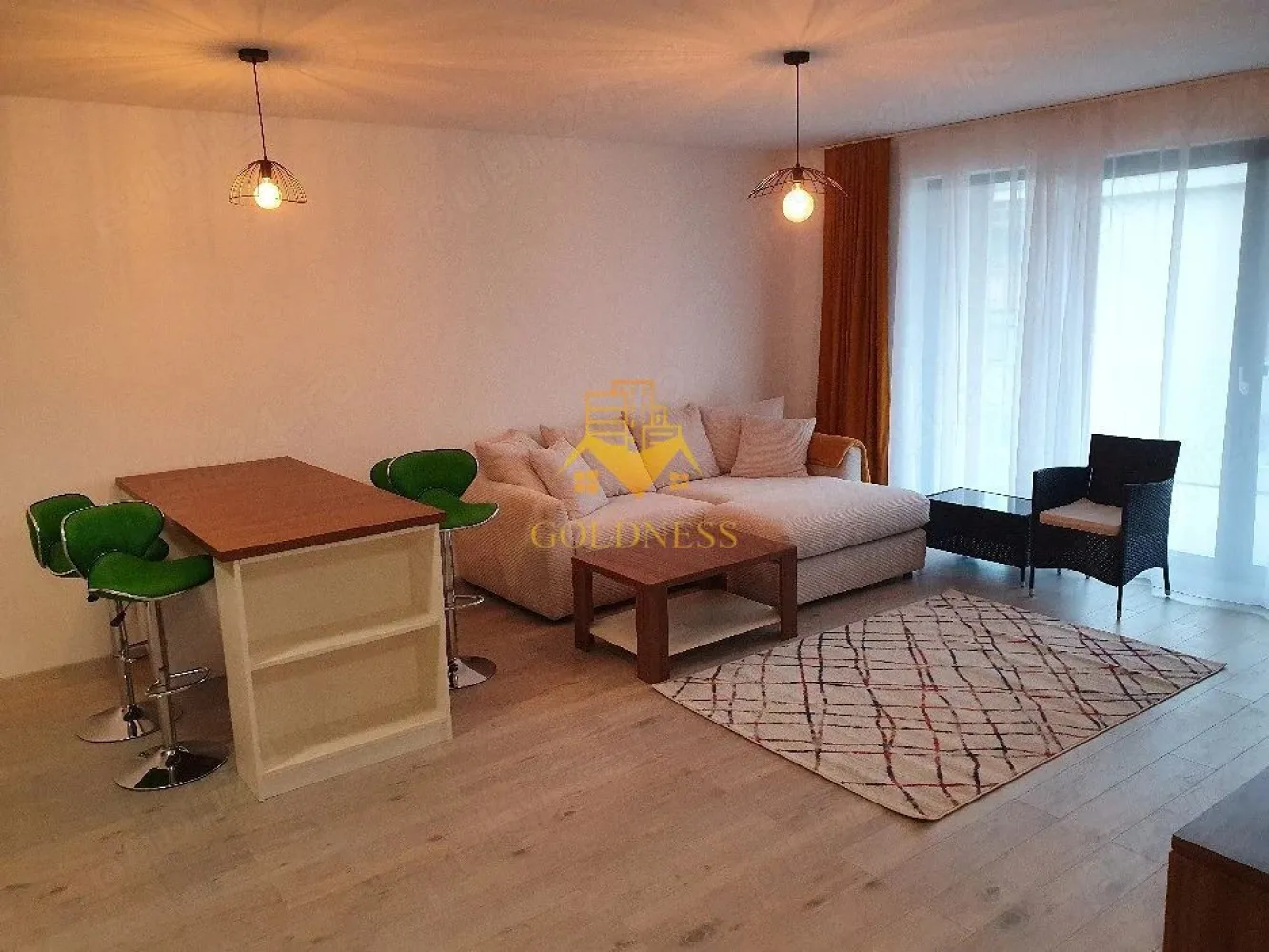 2 camere, Parcare subterana, The Nest,The Office, Bosch, Ntt Data - GOLDNESS Imobiliare vă propune spre închiriere un apartament cu 2 camere open-space, complet mobilat și utilat, la etajul 3 într-un imobil de 7 etaje, în Zona Semicentrala.
Dispune de loc de parcare subterana!
Se află în apropierea stațiilor de transport în comun, magazine, restaurante, spații verzi, farmacii, etc. 

Apartamentul este compartimentat astfel:
 - dormitor cu pat matrimonial, dressing, noptiere, birou
 - living cu bucatarie open space complet utilată și mobilată, canapea extensibilă, loc de servit masa 
 - baie cu dus walk-in, calorifer port prosop și dulap pentru depozitare.
 - terasa de 8 mp.

Imobilul este dotat cu toate cele necesare- centrală termica pe imobil cu contorizare proprie si incalzire prin pardoseala, frigider, plita, cuptor, hotă, mașină de spălat haine, etc. 

Dacă sunteți interesați de acest apartament și doriți să îl vizionați, dar și pentru alte oferte nu ezitați să ne contactați telefonic sau prin e-mail. Vă stăm la dispoziție!

Pentru intermediere se percepe un comision de 50% din prețul chiriei!