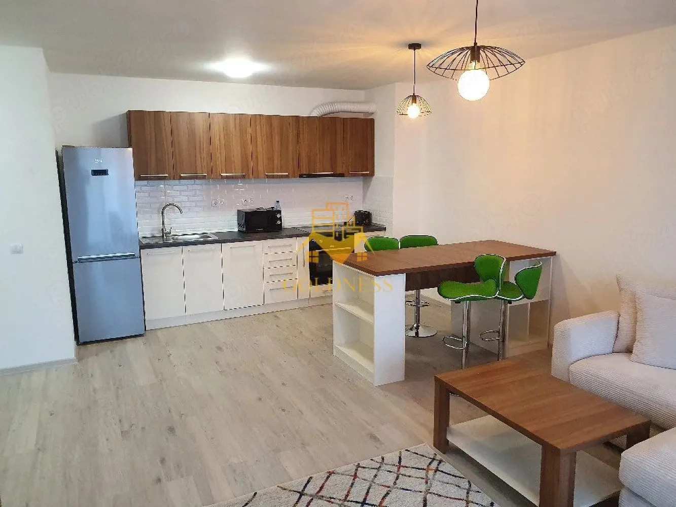 2 camere, Parcare subterana, The Nest,The Office, Bosch, Ntt Data - GOLDNESS Imobiliare vă propune spre închiriere un apartament cu 2 camere open-space, complet mobilat și utilat, la etajul 3 într-un imobil de 7 etaje, în Zona Semicentrala.
Dispune de loc de parcare subterana!
Se află în apropierea stațiilor de transport în comun, magazine, restaurante, spații verzi, farmacii, etc. 

Apartamentul este compartimentat astfel:
 - dormitor cu pat matrimonial, dressing, noptiere, birou
 - living cu bucatarie open space complet utilată și mobilată, canapea extensibilă, loc de servit masa 
 - baie cu dus walk-in, calorifer port prosop și dulap pentru depozitare.
 - terasa de 8 mp.

Imobilul este dotat cu toate cele necesare- centrală termica pe imobil cu contorizare proprie si incalzire prin pardoseala, frigider, plita, cuptor, hotă, mașină de spălat haine, etc. 

Dacă sunteți interesați de acest apartament și doriți să îl vizionați, dar și pentru alte oferte nu ezitați să ne contactați telefonic sau prin e-mail. Vă stăm la dispoziție!

Pentru intermediere se percepe un comision de 50% din prețul chiriei!