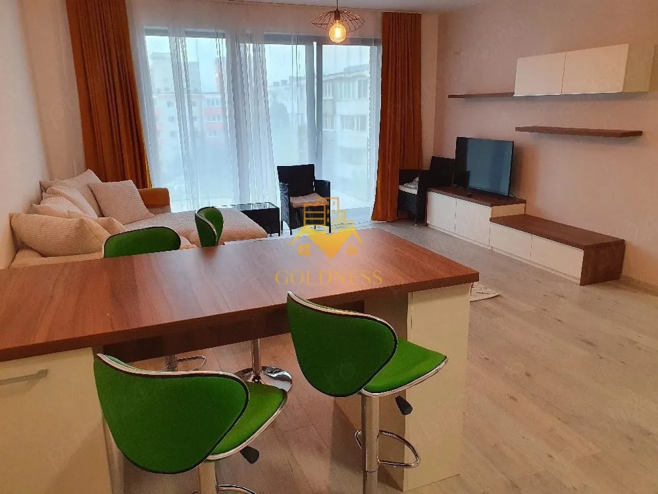 2 camere, Parcare subterana, The Nest,The Office, Bosch, Ntt Data - GOLDNESS Imobiliare vă propune spre închiriere un apartament cu 2 camere open-space, complet mobilat și utilat, la etajul 3 într-un imobil de 7 etaje, în Zona Semicentrala.
Dispune de loc de parcare subterana!
Se află în apropierea stațiilor de transport în comun, magazine, restaurante, spații verzi, farmacii, etc. 

Apartamentul este compartimentat astfel:
 - dormitor cu pat matrimonial, dressing, noptiere, birou
 - living cu bucatarie open space complet utilată și mobilată, canapea extensibilă, loc de servit masa 
 - baie cu dus walk-in, calorifer port prosop și dulap pentru depozitare.
 - terasa de 8 mp.

Imobilul este dotat cu toate cele necesare- centrală termica pe imobil cu contorizare proprie si incalzire prin pardoseala, frigider, plita, cuptor, hotă, mașină de spălat haine, etc. 

Dacă sunteți interesați de acest apartament și doriți să îl vizionați, dar și pentru alte oferte nu ezitați să ne contactați telefonic sau prin e-mail. Vă stăm la dispoziție!

Pentru intermediere se percepe un comision de 50% din prețul chiriei!