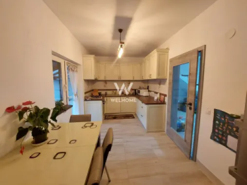 Casa 4 camere, curte 250mp - str. Granitului