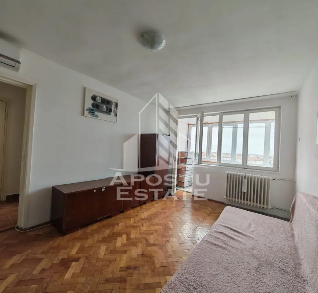 Apartament cu 2 camere de vanzare , Zona Cetății, Timisoara - Agenţia imobiliara Apostu Estate va propune spre vânzare un apartament nou cu 2 camere ,situat în zona Cetății ,una dintre cele mai căutate zone din Timisoara . Ideal atât pentru locuinţa proprie , cat si pentru investiție 

 Imobilul este situat la etajul 7 din 10 ,având o suprafață utilă de 46 mp 

 Compartimentare :
 -Bucătărie 
 -Living 
 -Dormitor matrimonial
 -Baie cu cadă și geam 
 -Balcon închis cu termopane 
 
 Apartamentul se vinde complet mobilat , conform pozelor

Apartamentul este racordat la sistemul centralizat de termoficare, oferind o temperatură constantă pe perioada iernii.

 Beneficii suplimentare :
 - Compartimentare funcțională 
 - Zona perfectă pentru locuit sau investiţie
 -Aer condiționat 
 -Izolație termică exterioara 

Vecinătății :
-Școala gimnaziala nr 18, Școala gimnaziala nr 24 , școala gimnaziala nr 19 , școala gimnaziala nr 26 
-Lidl 
-Iulius Mall 

 Pentru mai multe detalii si programarea unei vizionari , va stam cu drag la dispoziţie .
 
 Agenţia imobiliara Apostu Estate vă oferă consultanta bancara gratuita prin intermediul colaboratorilor noştri pentru alegerea celui mai potrivit tip de credit , astfel încât tu să devii noul proprietar al acestui apartament
 ID INTERN: CP3210553