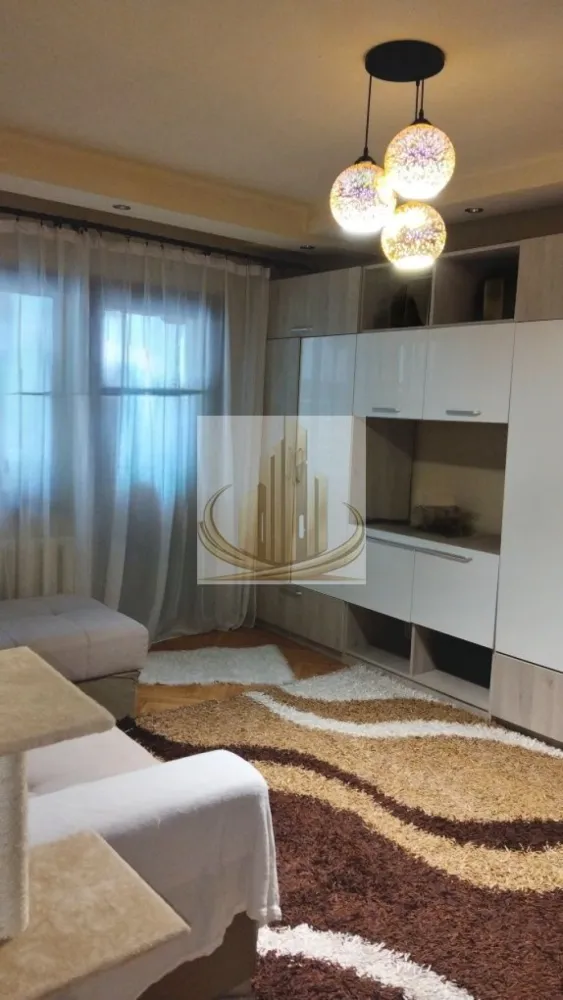 Apartament 3 camere et 2 Lipovei - Grand Mobilis Imobiliare vă oferă spre vânzare un apartament primitor cu 3 camere, situat la etajul 2, într-o zonă liniștită și foarte căutată din Lipovei. Cu o suprafață utilă de 64 mp, locuința este compartimentată semidecomandat și dispune de 2 băi, balcon închis, geamuri termopan, aer condiționat și boxă la subsol, oferind confort și spații de depozitare suplimentare. Poziționarea excelentă vă asigură acces rapid către grădinițe, școli, stații de autobuz și Iulius Town Timișoara, fiind alegerea ideală atât pentru o familie, cât și pentru investiție. Preț: 128.000 €. Pentru mai multe informații și programarea unei vizionări, contactați Grand Mobilis Imobiliare!

ID intern CP3183077