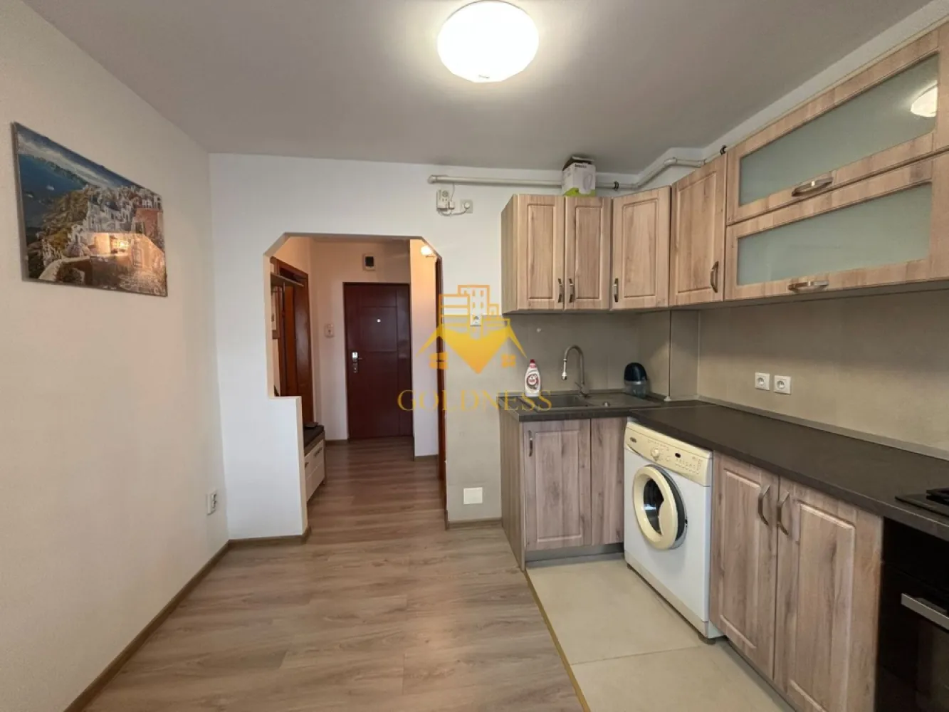 1 camera, modern, Fabricii, Mărăști, București, Kaufland, OMV, Clujana - GOLDNESS Imobiliare vă propune spre închiriere un apartament cu o camera complet mobilata și utilata, la etajul într-un imobil de 8 etaje, în Cartierul Marasti , locație excepțională, zonă Semicentrală.

Se află în apropierea stațiilor de transport în comun, magazine, restaurante, spații verzi, farmacii, etc.

Apartamentul este compartimentat astfel:
- dormitor cu pat matrimonial, dressing, noptiere
- bucatarie complet utilată și mobilată, loc de servit masa
- baie cu cadă calorifer port prosop și dulap pentru depozitare.

Imobilul este dotat cu toate cele necesare- centrală proprie, frigider, aragaz, hotă, mașină de spălat haine, Aer Condiționat, etc.

Dacă sunteți interesați de acest apartament și doriți să îl vizionați, dar și pentru alte oferte nu ezitați să ne contactați telefonic sau prin e-mail. Vă stăm la dispoziție!
Pentru intermediere se percepe un comision de 50% din prețul chiriei!