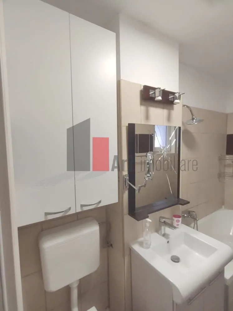 Vânzare apartament 2 camere - metrou Dristor- IOR - Vă propun spre achiziție un apartament semidecomandat de 2 camere, luminos, situat la etajul 3/10.

Complet renovat, are instalațiile electrice și sanitare schimbate. Baia are geam, pentru aerisire proprie. Suprafața utilă totală este de 51,34 mp, care include și suprafața balconului, 3,77 mp. Ușile, parchetul au fost schimbate, iar balconul a fost închis.

Apartamentul se vinde mobilat și utilat, ca în poze.
Imobilul este izolat termic și nu este inclus în nici o clasă de risc sau de urgență.
Este situat la 10-15 minute de mers pe jos de stația de metrou Dristor, respectiv la 5 minute de Park Lake și Parcul Cuza.
Mijloacele de transport în comun sunt la mică distanță: 311, 330, 69, 79, N104, 640; 23, 27.

În apropiere sunt Școala 86, Grădinița 67, Parcul IOR, Mallul Park Lake. Imobilul beneficiază de spații verzi și locuri de joacă pentru copii.

Apartamentul este pretabil atât ca locuință, cât și ca investiție, putând fi închiriat imediat.

Pentru mai multe detalii și programarea unei vizionări, vă stau cu drag la dispoziție!
