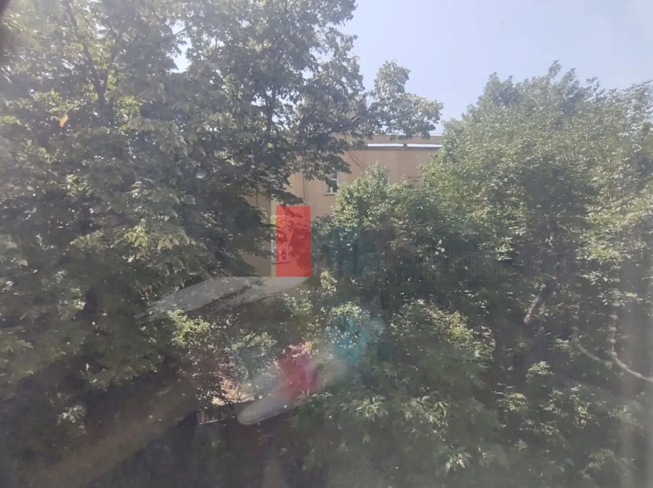 Vânzare apartament 2 camere - metrou Dristor- IOR - Vă propun spre achiziție un apartament semidecomandat de 2 camere, luminos, situat la etajul 3/10.

Complet renovat, are instalațiile electrice și sanitare schimbate. Baia are geam, pentru aerisire proprie. Suprafața utilă totală este de 51,34 mp, care include și suprafața balconului, 3,77 mp. Ușile, parchetul au fost schimbate, iar balconul a fost închis.

Apartamentul se vinde mobilat și utilat, ca în poze.
Imobilul este izolat termic și nu este inclus în nici o clasă de risc sau de urgență.
Este situat la 10-15 minute de mers pe jos de stația de metrou Dristor, respectiv la 5 minute de Park Lake și Parcul Cuza.
Mijloacele de transport în comun sunt la mică distanță: 311, 330, 69, 79, N104, 640; 23, 27.

În apropiere sunt Școala 86, Grădinița 67, Parcul IOR, Mallul Park Lake. Imobilul beneficiază de spații verzi și locuri de joacă pentru copii.

Apartamentul este pretabil atât ca locuință, cât și ca investiție, putând fi închiriat imediat.

Pentru mai multe detalii și programarea unei vizionări, vă stau cu drag la dispoziție!
