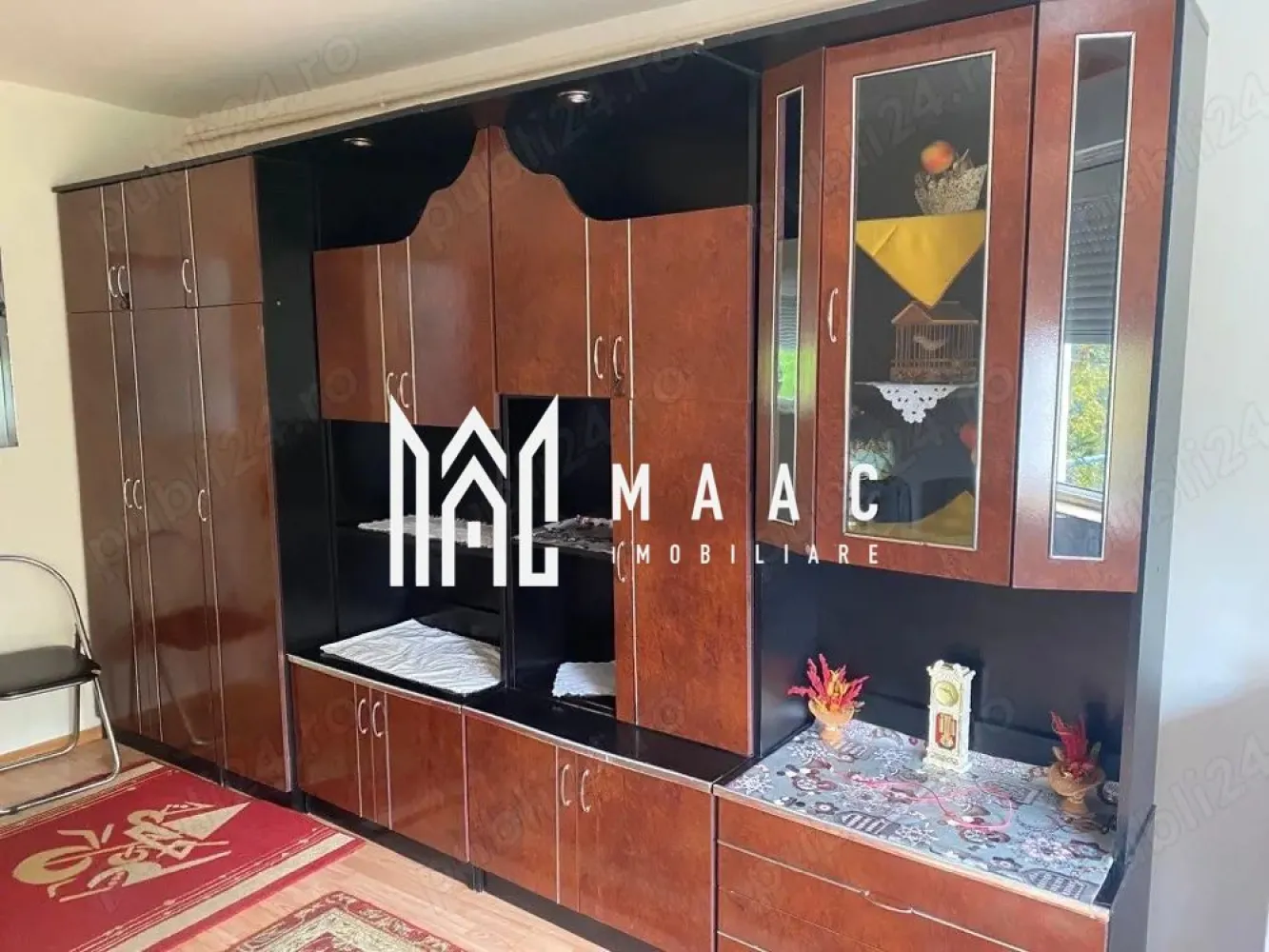 Garsoniera | 26 MPU | Etaj 2 | Investitie | Lazaret - Garsonieră de vânzare Sibiu 26 mp utili – mobilată și utilată – ideal investiție MAAC Imobiliare vă propune spre vânzare o garsonieră situată în zona Ipas din Sibiu, la etajul 2 al unui imobil bine întreținut. Proprietatea este potrivită atât pentru locuință personală, cât și pentru investiție în închiriere, datorită poziționării într-o zonă cu acces rapid către magazine, transport public și alte facilități urbane. Detalii garsonieră Suprafață utilă: 26 mp Etaj: 2 Spațiu de depozitare inclus Compartimentare eficientă Garsoniera se vinde complet mobilată și utilată, fiind pregătită pentru mutare imediată. Dotări Centrală termică proprie Electrocasnice funcționale Mobilier modern Spațiu organizat eficient În prețul afișat sunt incluse baia comună și dependințele. Avantaje Zonă accesibilă din Sibiu – Ipas Ideal pentru investiție (închiriere) Costuri reduse de întreținere Locuință pregătită pentru utilizare imediată Pentru mai multe detalii precizați ca ați văzut anunțul cu ID: CP2972317 }}