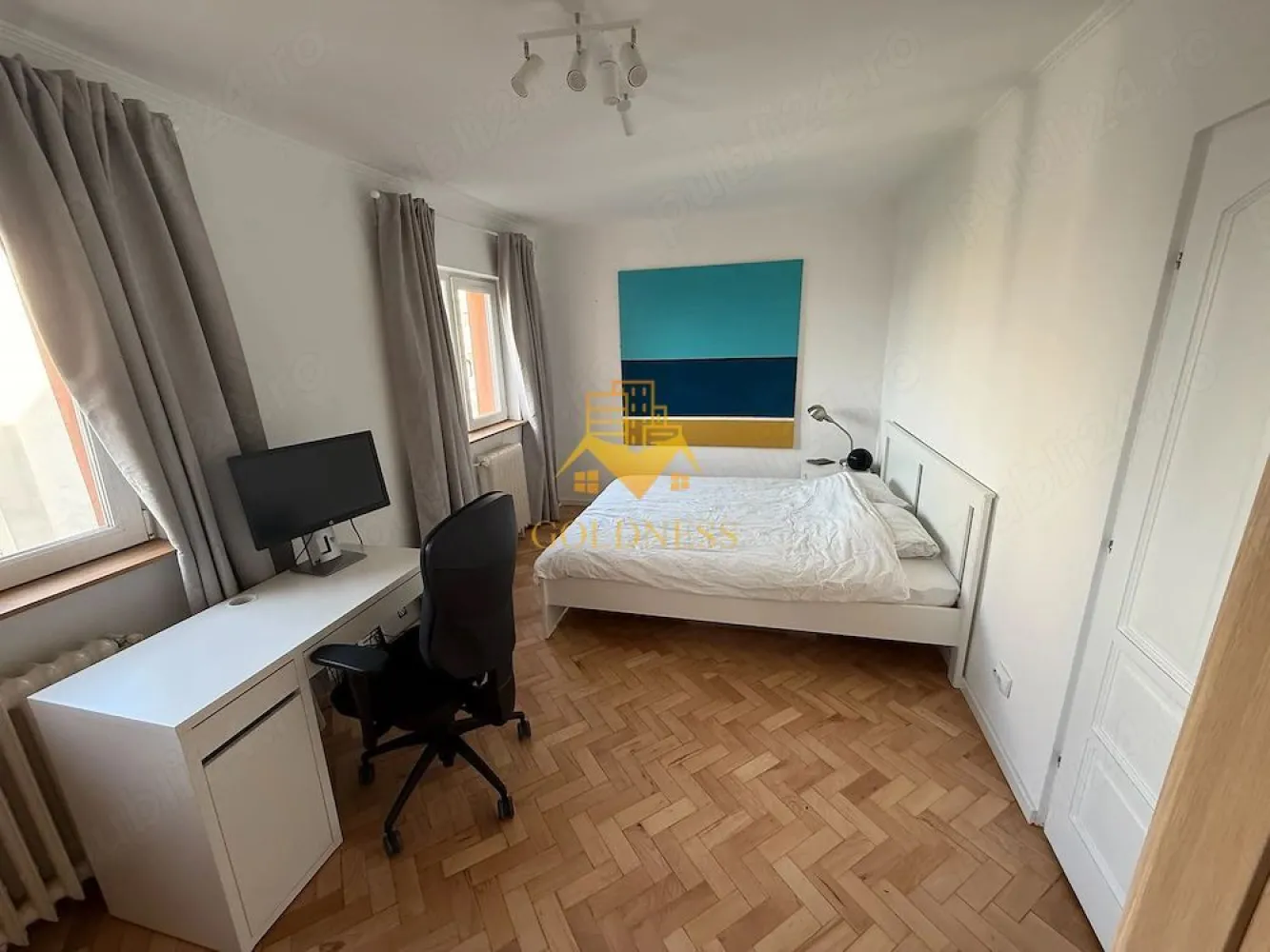 3 camere decomandate, Zona Big, Mehedinti, Manastur - GOLDNESS Imobiliare vă propune spre vanzare un apartament cu 3 camere complet mobilat și utilat, la etajul 8 într-un imobil de 10 etaje, în Cartierul Manastur.
Se află în apropierea stațiilor de transport în comun, magazine, restaurante, spații verzi, farmacii, etc. 

Apartamentul este compartimentat astfel:
 - dormitor cu pat matrimonial, dressing, birou
 - dormitor cu pat single, dulap
 - living cu canapea, comoda tv, televizor, loc de servit masa
 - bucatarie complet utilată și mobilată
 - baie cu dus walk-in, calorifer port prosop și dulap pentru depozitare.
 - balcon de 2 mp

Imobilul este dotat cu toate cele necesare- centrală proprie, frigider, aragaz, hotă, mașină de spălat haine, etc. 

Dacă sunteți interesați de acest apartament și doriți să îl vizionați, dar și pentru alte oferte nu ezitați să ne contactați telefonic sau prin e-mail. Vă stăm la dispoziție!
Pentru intermediere se percepe un comision de 2% din prețul vanzarii!