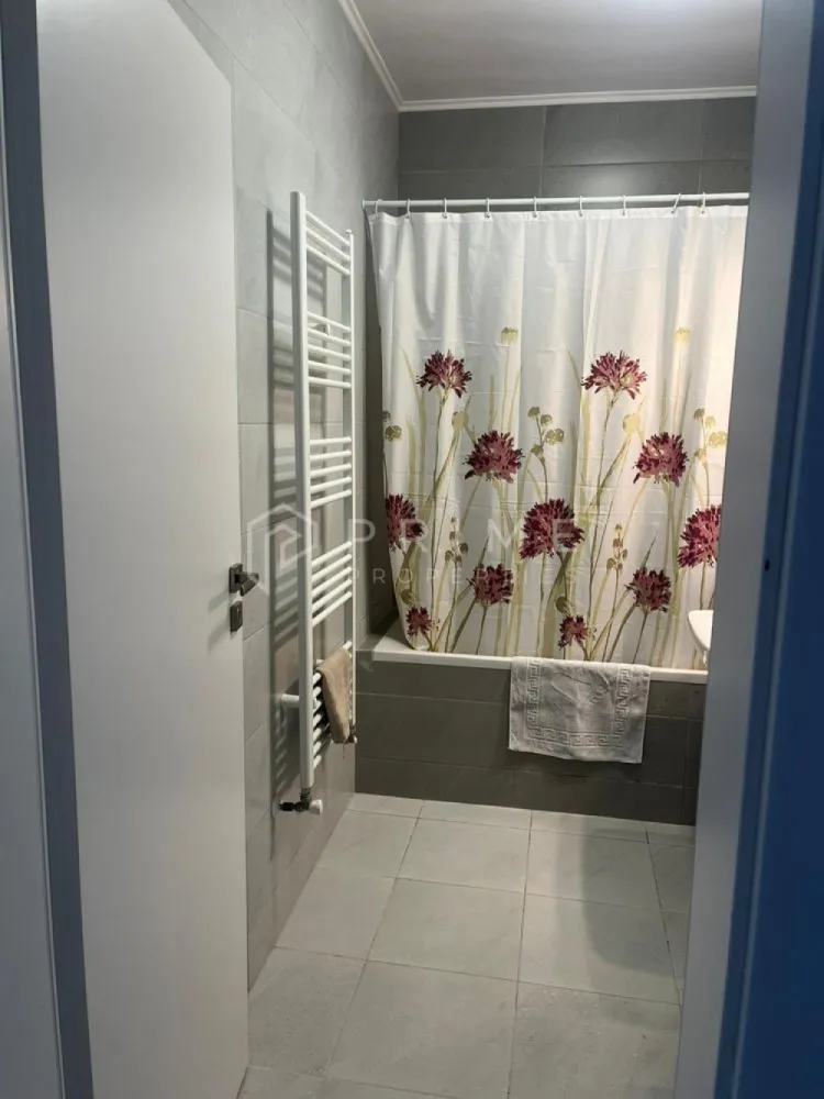 DE ÎNCHIRIAT: Apartament modern cu o cameră și parcare | Maurer