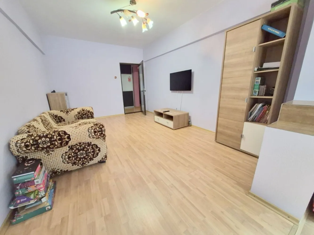 De inchiriat apartament cu 2 camere, Micro 17, parter, 400 euro