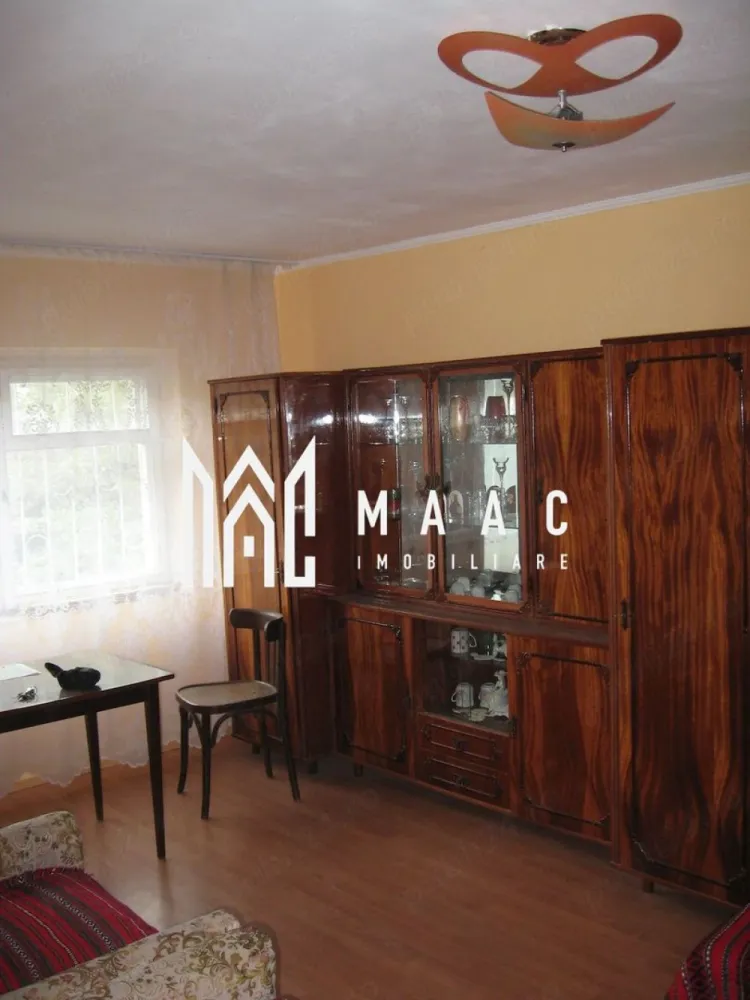 Apartament 1 cameră | Central, Băile Govora | 27 mp, decomandat - Apartament cu 1 cameră decomandat, situat în zona Centrală din Băile Govora, cu 27 mp utili, poziționat la parter, potrivit pentru cei care caută o locuință compactă aproape de centrul localității.

Detalii proprietate:
• Suprafață utilă: 27 mp
• Compartimentare: decomandat
• Configurație: hol de acces, baie, cameră și bucătărie
• Situat la parter, într-un imobil cu 4 niveluri
• Bloc finalizat în anul 1990, cu structură din cărămidă
• Stare interioară: renovat
• Finisaje menționate: gresie, faianță, parchet laminat, vopsea lavabilă și geamuri termopan
• Contorizare individuală pentru apă rece, energie electrică și gaze naturale

Proprietatea este amplasată la aproximativ 100 m de Primăria orașului, în zona centrală din Băile Govora, cu acces rapid către punctele de interes ale stațiunii și ale localității.

Cod anunț CP3209532. Contactați echipa MAAC Imobiliare pentru detalii suplimentare și programarea unei vizionări.

Conținut optimizat cu AI, aprobat de agent uman.