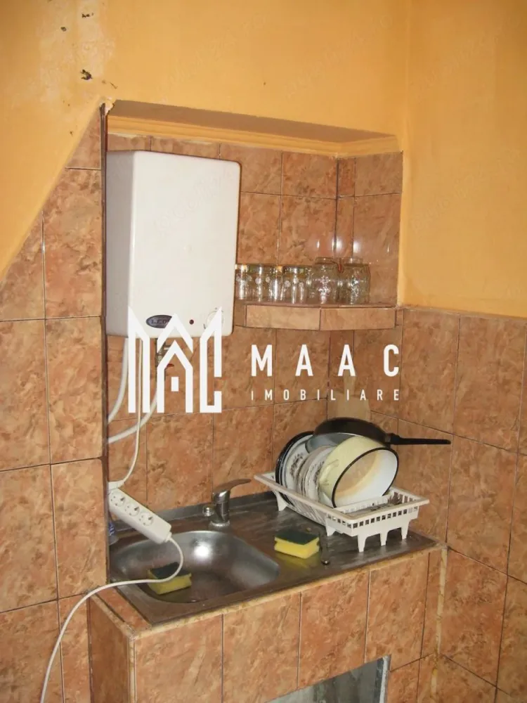 Apartament 1 cameră | Central, Băile Govora | 27 mp, decomandat - Apartament cu 1 cameră decomandat, situat în zona Centrală din Băile Govora, cu 27 mp utili, poziționat la parter, potrivit pentru cei care caută o locuință compactă aproape de centrul localității.

Detalii proprietate:
• Suprafață utilă: 27 mp
• Compartimentare: decomandat
• Configurație: hol de acces, baie, cameră și bucătărie
• Situat la parter, într-un imobil cu 4 niveluri
• Bloc finalizat în anul 1990, cu structură din cărămidă
• Stare interioară: renovat
• Finisaje menționate: gresie, faianță, parchet laminat, vopsea lavabilă și geamuri termopan
• Contorizare individuală pentru apă rece, energie electrică și gaze naturale

Proprietatea este amplasată la aproximativ 100 m de Primăria orașului, în zona centrală din Băile Govora, cu acces rapid către punctele de interes ale stațiunii și ale localității.

Cod anunț CP3209532. Contactați echipa MAAC Imobiliare pentru detalii suplimentare și programarea unei vizionări.

Conținut optimizat cu AI, aprobat de agent uman.