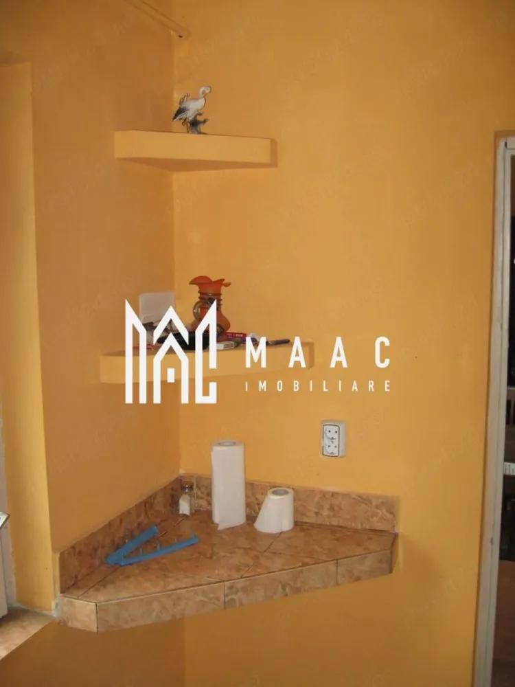 Apartament 1 cameră | Central, Băile Govora | 27 mp, decomandat - Apartament cu 1 cameră decomandat, situat în zona Centrală din Băile Govora, cu 27 mp utili, poziționat la parter, potrivit pentru cei care caută o locuință compactă aproape de centrul localității.

Detalii proprietate:
• Suprafață utilă: 27 mp
• Compartimentare: decomandat
• Configurație: hol de acces, baie, cameră și bucătărie
• Situat la parter, într-un imobil cu 4 niveluri
• Bloc finalizat în anul 1990, cu structură din cărămidă
• Stare interioară: renovat
• Finisaje menționate: gresie, faianță, parchet laminat, vopsea lavabilă și geamuri termopan
• Contorizare individuală pentru apă rece, energie electrică și gaze naturale

Proprietatea este amplasată la aproximativ 100 m de Primăria orașului, în zona centrală din Băile Govora, cu acces rapid către punctele de interes ale stațiunii și ale localității.

Cod anunț CP3209532. Contactați echipa MAAC Imobiliare pentru detalii suplimentare și programarea unei vizionări.

Conținut optimizat cu AI, aprobat de agent uman.