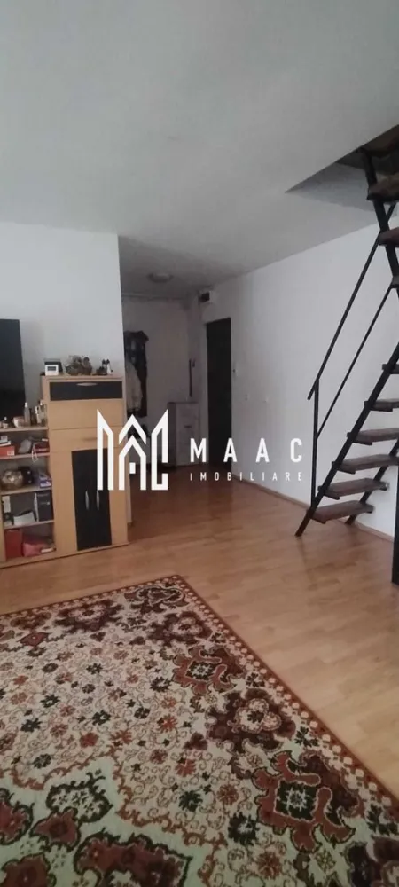 Apartament de vânzare Sibiu | 2 camere decomandat | Vasile Aaron - Apartament de vânzare în Sibiu, zona Vasile Aaron, cu 2 camere decomandat și 80 mp utili, potrivit pentru cei care caută un spațiu generos, organizat pe două niveluri, într-un imobil finalizat.

Detalii proprietate:
• Suprafață utilă: 80 mp
• Suprafață construită: 96 mp
• Compartimentare: decomandat
• Etaj 5 din 5
• Apartament în stare bună
• Imobil finalizat, construit în anul 2000
• Confort 1
• Spațiul este organizat cu zone distincte la etaj și la nivelul inferior, cu living, baie și bucătărie mare

Poziționat în zona Vasile Aaron, apartamentul are acces rapid către punctele de interes din împrejurimi și se află în imediata apropiere de Kaufland Șelimbăr, un reper util pentru deplasările de zi cu zi.

Pentru detalii suplimentare și programarea unei vizionări, contactați echipa MAAC Imobiliare și menționați Cod anunț CP3209953.

Conținut optimizat cu AI, aprobat de agent uman.