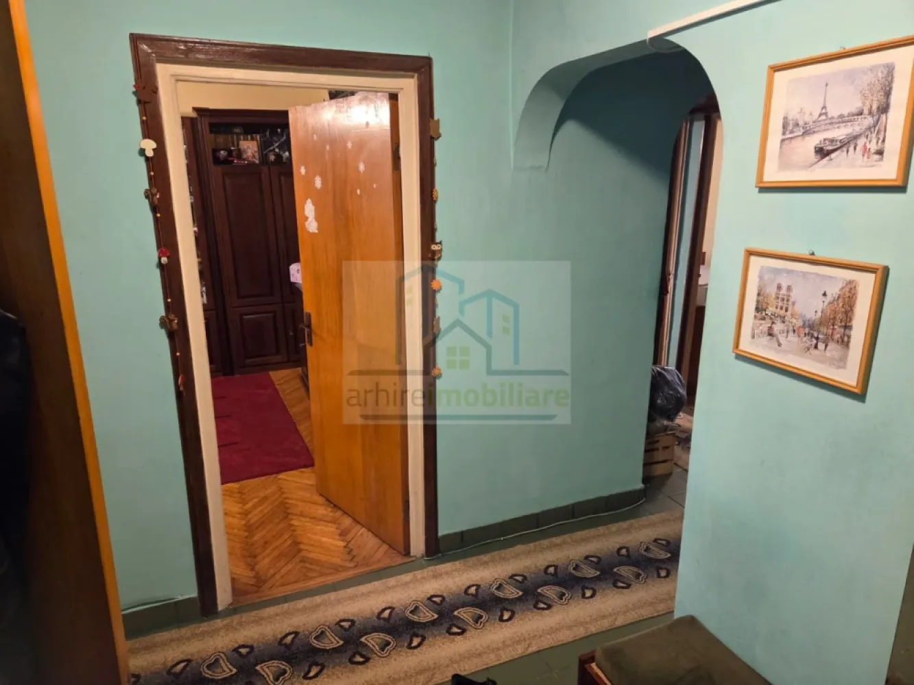 Apartament 3 camere spațios | 63 mp + balcon | bloc 1981 | Olteniței – - Agentia Arhireimobiliare va ofera spre vanzare , un apartament de 3 camere, bine compartimentat, situat la parterul unui bloc cu 4 etaje, construit în 1981. Suprafață utilă: 62,28 mp Balcon: 6,37 mp Suprafață totală: ≈ 68,65 mp Compartimentare: Living spațios și luminos 2 dormitoare confortabile Bucătărie separată Baie WC de serviciu Vestibul Debara și oficiu pentru depozitare Balcon generos Apartamentul necesită renovare totală, oferind oportunitatea de a fi amenajat complet după propriul gust și stil. Blocul este solid și urmează să fie reabilitat termic, aducând un plus de confort și valoare viitoare proprietății. Avantaje ale apartamentului Bloc solid construit în 1980 Compartimentare practică și spațioasă Balcon generos 6,37 mp Spații multiple de depozitare Acces facil (parter, fără scări) Ideal pentru renovare după propriul gust Potrivit pentru familie sau investiție Se accepta credit. Pretul de vanzare este de 100.700 Euro Usor Negociabil. }}