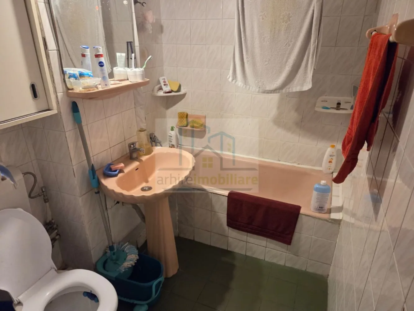 Apartament 3 camere spațios | 63 mp + balcon | bloc 1981 | Olteniței –