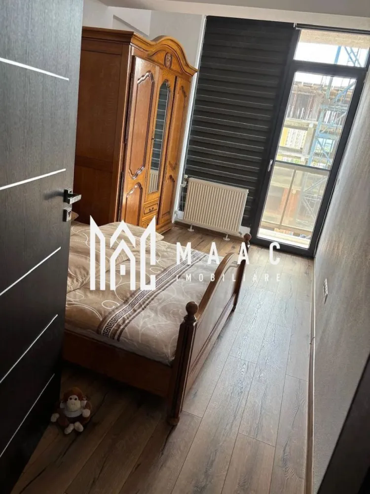 Apartament 3 camere Sibiu | Hipodrom 3 | decomandat, 80 mp - Apartament cu 3 camere de vânzare în Sibiu, zona Hipodrom 3, cu 80 mp utili, compartimentare decomandată și finisaje moderne, situat la etajul 7 din 10 într-un imobil finalizat în 2015.

Detalii proprietate:
• Suprafață utilă: 80 mp
• Compartimentare: 3 camere, 2 dormitoare, 1 baie, 1 bucătărie, hol și 1 balcon
• Apartament decomandat, confort 1
• Etaj 7 din 10
• Imobil finalizat în 2015
• Stare interioară: finisat modern
• Apartament gol, potrivit pentru amenajarea după propriile preferințe

Proprietatea este amplasată în zona Hipodrom 3 din Sibiu. Descrierea existentă indică o poziționare bine conectată la principalele puncte de interes din oraș, iar apartamentul beneficiază de un amplasament într-un bloc construit după 2010.

Cod anunț CP3210542. Contactați-ne pentru o vizionare și pentru detalii suplimentare despre această proprietate din Hipodrom 3, Sibiu.

Conținut optimizat cu AI, aprobat de agent uman.