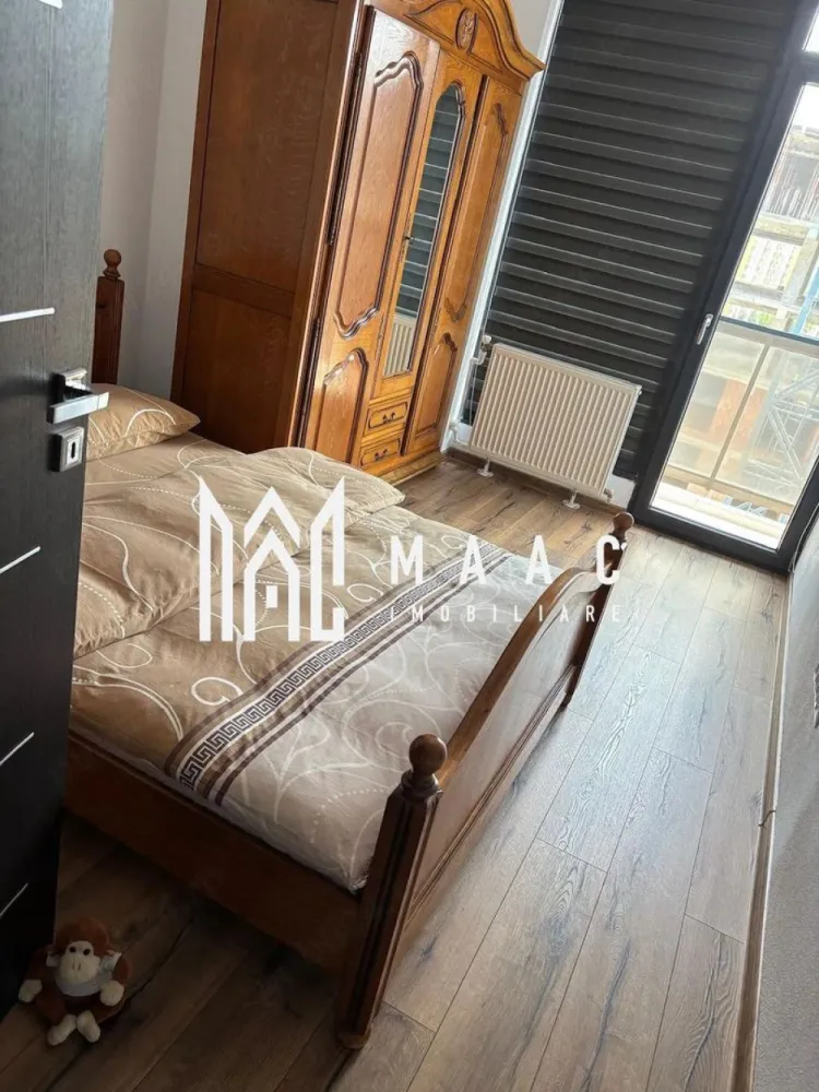 Apartament 3 camere Sibiu | Hipodrom 3 | decomandat, 80 mp - Apartament cu 3 camere de vânzare în Sibiu, zona Hipodrom 3, cu 80 mp utili, compartimentare decomandată și finisaje moderne, situat la etajul 7 din 10 într-un imobil finalizat în 2015.

Detalii proprietate:
• Suprafață utilă: 80 mp
• Compartimentare: 3 camere, 2 dormitoare, 1 baie, 1 bucătărie, hol și 1 balcon
• Apartament decomandat, confort 1
• Etaj 7 din 10
• Imobil finalizat în 2015
• Stare interioară: finisat modern
• Apartament gol, potrivit pentru amenajarea după propriile preferințe

Proprietatea este amplasată în zona Hipodrom 3 din Sibiu. Descrierea existentă indică o poziționare bine conectată la principalele puncte de interes din oraș, iar apartamentul beneficiază de un amplasament într-un bloc construit după 2010.

Cod anunț CP3210542. Contactați-ne pentru o vizionare și pentru detalii suplimentare despre această proprietate din Hipodrom 3, Sibiu.

Conținut optimizat cu AI, aprobat de agent uman.