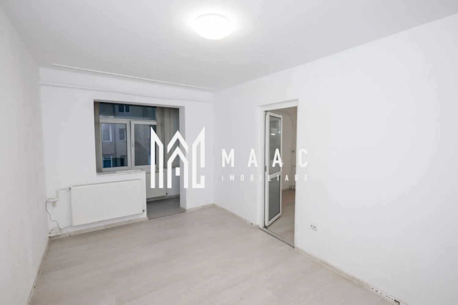 Apartament 2 camere Ostroveni 40 MP - MAAC Imobiliare vă propune spre vânzare un apartament cu 2 camere aflat in cartierul Ostroveni -CP2832691 Proprietatea are o suprafață totala de 40 MP, se afla la etajul 4 al unui bloc cu 5 etaje ( fara lift) Este o alegere ideală pentru tineri aflați la început de drum sau ca investiție si este pretabil pentru inchiriere. Compartimentare: -Suprafata utila 37MP -Suprafata totala 40MP -Hol generos -Bucatarie -Baie cu geam -Living -Balcon inchis cu termopan -Dormitor In apropiere avem acces facil la statii de autobuz, scoli, licee, gradinite, magazine, restaurante si multe alte spatii comerciale Apartamentul se preda ca in fotografiile de prezentare, fara mobilier. Imbunatatiri aduse: -tamplarie schimbata, -instalatie sanitara inlocuita -glet si vopsea lavabila -usa intrare schimbata -parchet laminat Pentru mai multe detalii și programarea unei vizionări, contactați echipa MAAC Imobiliare Râmnicu Vâlcea. }}