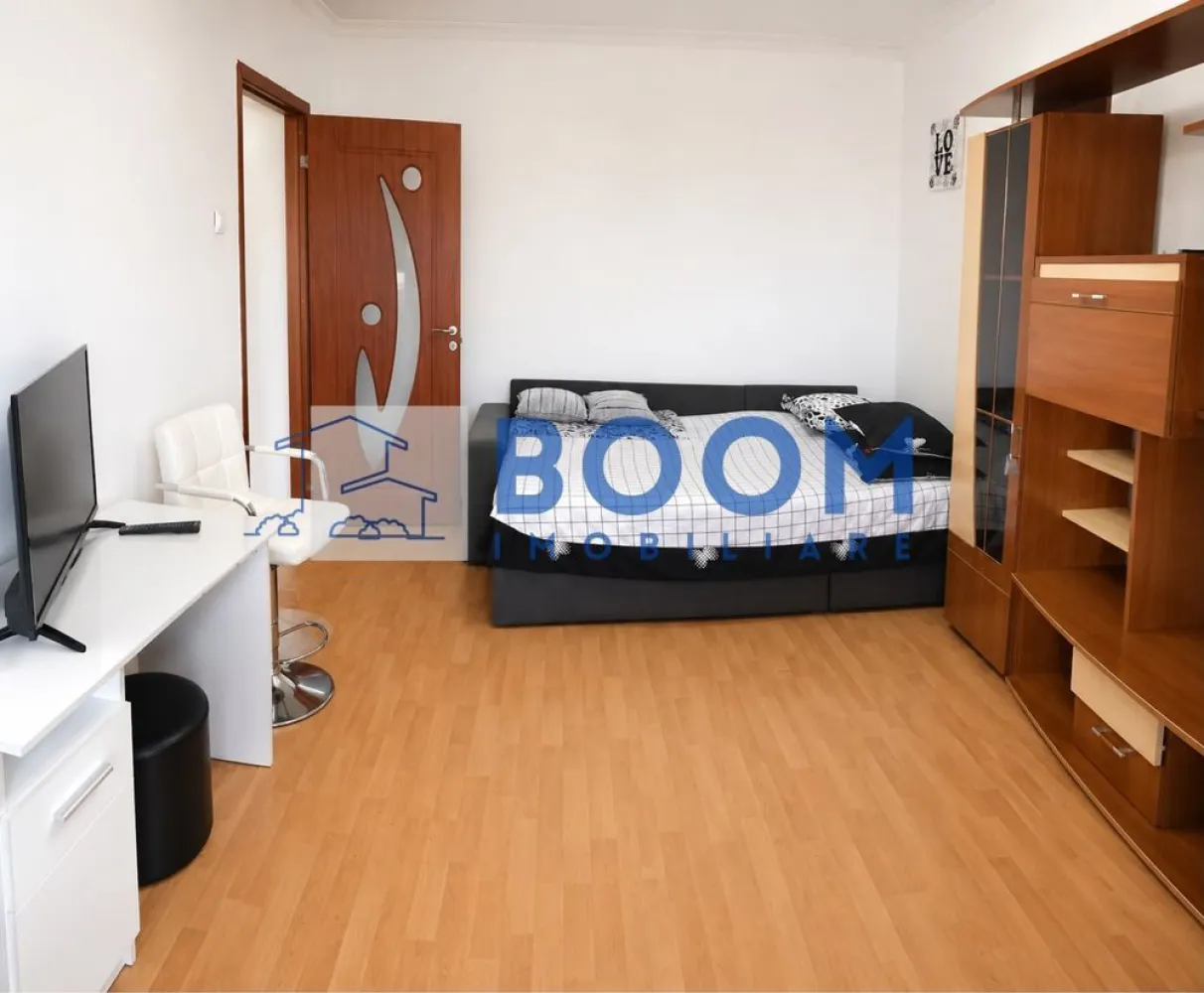 Apartament 2 camere | Zona Ostroveni | Vedere Panoramica - BOOM Imobiliare va propune spre vanzare:
Apartament 2 CAMERE |Bulevardul Tineretului , Ostroveni

Situat într-o zonă apreciată pentru liniște, accesibilitate și priveliști deosebite, acest apartament reprezintă o oportunitate excelentă pentru cei care își doresc o locuință confortabilă sau o investiție sigură.

Cu o suprafață totală de 49,4 mp, proprietatea oferă un echilibru excelent între confort, funcționalitate și potențial de amenajare.
Apartamentul dispune de:
• 2 camere generoase și luminoase;
• bucătărie separată;
• baie spațioasă;
• hol de acces bine organizat;
• vedere panoramică către Bulevardul Dem Rădulescu și râul Olt.

Imobilul se vinde nemobilat, oferind viitorului proprietar libertatea de a-și amenaja locuința exact după propriul gust și stil.

Zona este recunoscută pentru accesibilitate, infrastructură modernă și proximitatea față de principalele puncte de interes: centre comerciale, mijloace de transport, școli, grădinițe, spații verzi și zone de recreere.

Unul dintre cele mai importante avantaje ale acestei proprietăți îl reprezintă raportul excelent calitate–preț, apartamentul fiind oferit la un preț sub nivelul actual al pieței pentru această zonă.

Pentru informații suplimentare și programarea unei vizionări, vă stăm cu plăcere la dispoziție. CP3195673