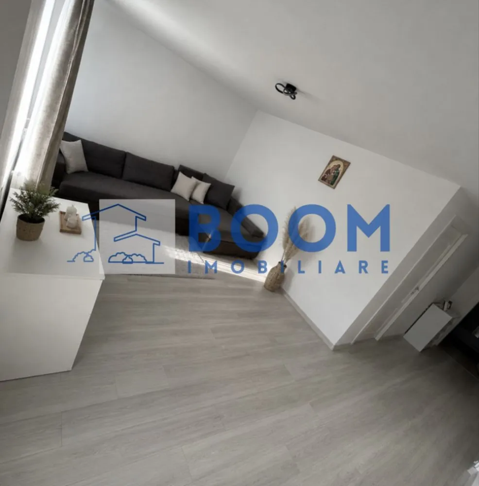 Casa noua | Zona de recreere | Evadare in natura| - MAAC Imobiliare vă prezintă spre vânzare o proprietate deosebită, finalizată în anul 2025, situată într-o zonă pitorească și liniștită din satul Rădăcinești, comuna Berislăvești. Ideală pentru familii sau ca rezidență de vacanță, casa oferă confort modern în mijlocul naturii și este gata pentru mutare imediată.
Suprafață teren: 1.908 mp 
Suprafață casă: ~95 mpu (regim parter)
Deschidere drum: 40 metri liniari
Modernă și luminoasă,casa dispune de două căi de acces și o compartimentare decomandată, optimizată pentru confort:
Living spațios cu lumină naturală generoasă
Bucătărie open-space cu zonă dedicată de dining
Dormitor matrimonial primitor
Cameră copil / birou
Baie mare complet utilată
Hol și spații inteligente pentru depozitare
Proprietatea se vinde complet mobilată și utilată, finisată la standarde actuale:
Încălzire: Centrală pe lemne de 40 kW + puffer de 1000 litri (autonomie ridicată)
Electricitate: Curent trifazic
Utilități: Apă curentă, fosă septică, internet prin fibră optică, cablu TV
Dotări: Electrocasnice și mobilier modern incluse în preț 
Curte și PotențialTerenul generos de aproape 2.000 mp oferă libertate deplină pentru amenajări exterioare: foișor, zonă de grătar, livadă, piscină sau loc de joacă pentru copii.
Proprietatea reprezintă o oportunitate excelentă pentru cei care caută o casă nouă, fără necesitatea unor investiții suplimentare.
Pentru mai multe detalii contactati cu incredere echipa MAAC IMobiliare, specificand ID 3180343