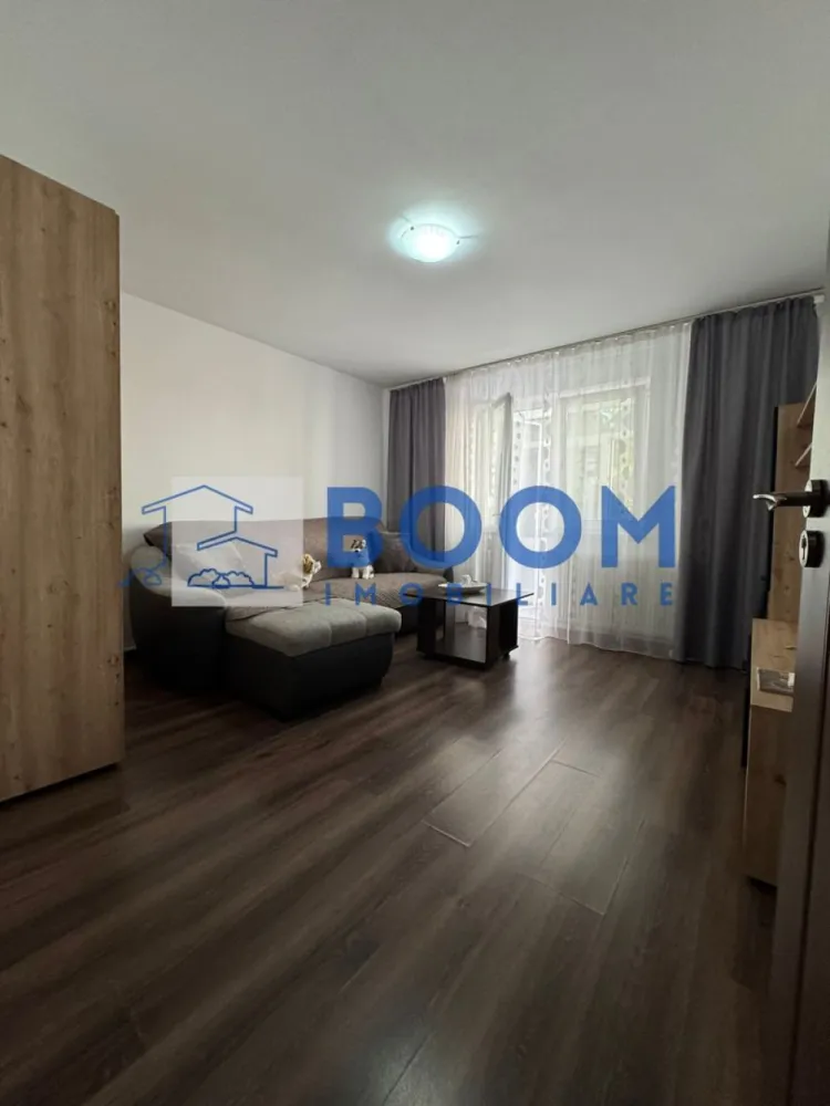 Apartament 2 camere de inchiriat | Zona Nord | Centrala proprie - BOOM Imobiliare vă propune spre închiriere un apartament de 2 camere modern și primitor, situat în zona Nord, pe strada Rapsodiei. Proprietatea este ideală pentru cei care își doresc un cămin gata de mutat, situat într-o zonă liniștită, dar cu acces rapid la toate facilitățile urbane.
• Compartimentare: 2 camere luminoase, confortabile și bine structurate.
• Mobilier: Complet mobilat și utilat modern, cu finisaje de calitate.
• Confort termic: Centrală proprie (costuri reduse de întreținere și control total asupra temperaturii).
• Poziționare: Zonă foarte liniștită, ferită de zgomotul arterelor principale.
• Cumpărături: Supermarketuri în imediata apropiere pentru cumpărăturile zilnice.
• Educație: Școli și grădinițe de renume la doar câteva minute de mers pe jos.
• Transport: Acces facil la stațiile de transport în comun.
Apartamentul este disponibil pentru mutare.
 Pentru mai multe detalii și programarea unei vizionări, nu ezitați să contactați echipa BOOM Imobiliare specificand CP3195677