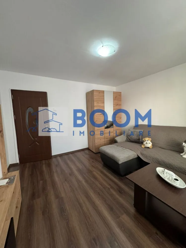 Apartament 2 camere de inchiriat | Zona Nord | Centrala proprie - BOOM Imobiliare vă propune spre închiriere un apartament de 2 camere modern și primitor, situat în zona Nord, pe strada Rapsodiei. Proprietatea este ideală pentru cei care își doresc un cămin gata de mutat, situat într-o zonă liniștită, dar cu acces rapid la toate facilitățile urbane.
• Compartimentare: 2 camere luminoase, confortabile și bine structurate.
• Mobilier: Complet mobilat și utilat modern, cu finisaje de calitate.
• Confort termic: Centrală proprie (costuri reduse de întreținere și control total asupra temperaturii).
• Poziționare: Zonă foarte liniștită, ferită de zgomotul arterelor principale.
• Cumpărături: Supermarketuri în imediata apropiere pentru cumpărăturile zilnice.
• Educație: Școli și grădinițe de renume la doar câteva minute de mers pe jos.
• Transport: Acces facil la stațiile de transport în comun.
Apartamentul este disponibil pentru mutare.
 Pentru mai multe detalii și programarea unei vizionări, nu ezitați să contactați echipa BOOM Imobiliare specificand CP3195677
