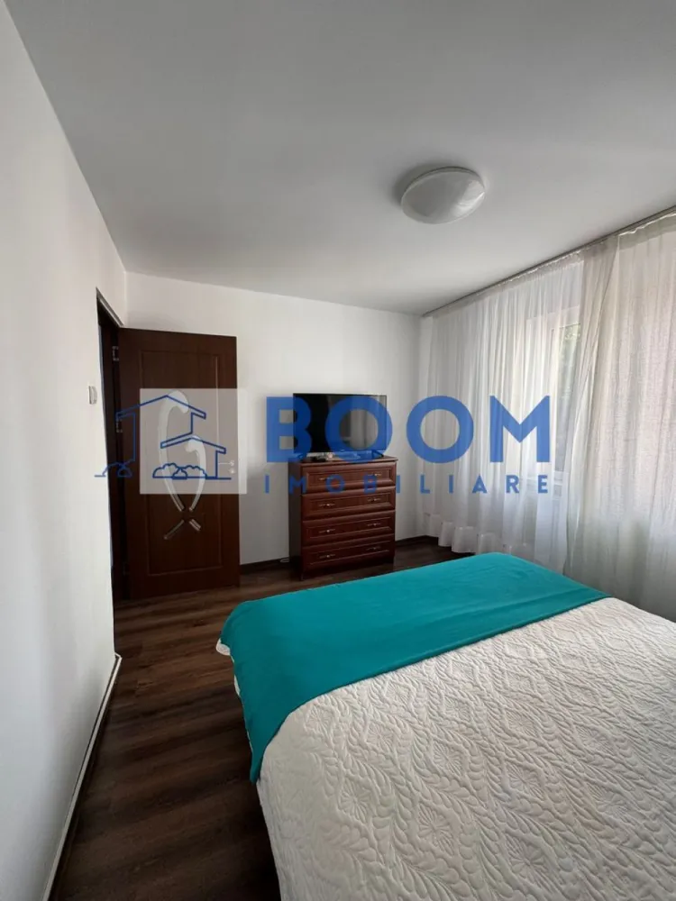 Apartament 2 camere de inchiriat | Zona Nord | Centrala proprie - BOOM Imobiliare vă propune spre închiriere un apartament de 2 camere modern și primitor, situat în zona Nord, pe strada Rapsodiei. Proprietatea este ideală pentru cei care își doresc un cămin gata de mutat, situat într-o zonă liniștită, dar cu acces rapid la toate facilitățile urbane.
• Compartimentare: 2 camere luminoase, confortabile și bine structurate.
• Mobilier: Complet mobilat și utilat modern, cu finisaje de calitate.
• Confort termic: Centrală proprie (costuri reduse de întreținere și control total asupra temperaturii).
• Poziționare: Zonă foarte liniștită, ferită de zgomotul arterelor principale.
• Cumpărături: Supermarketuri în imediata apropiere pentru cumpărăturile zilnice.
• Educație: Școli și grădinițe de renume la doar câteva minute de mers pe jos.
• Transport: Acces facil la stațiile de transport în comun.
Apartamentul este disponibil pentru mutare.
 Pentru mai multe detalii și programarea unei vizionări, nu ezitați să contactați echipa BOOM Imobiliare specificand CP3195677