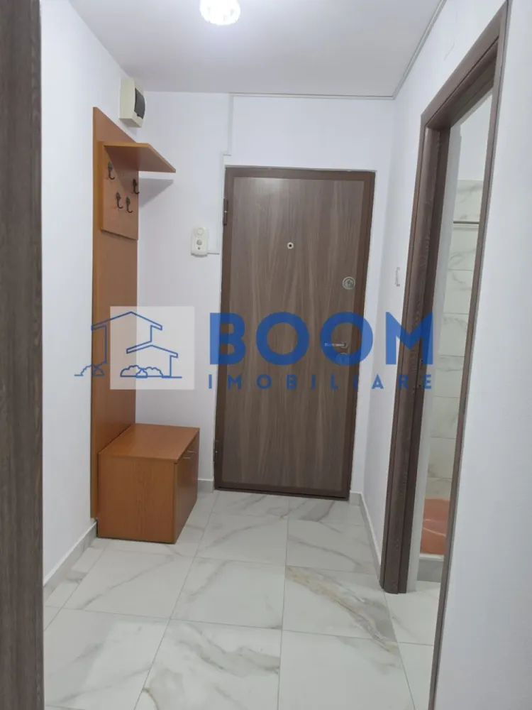 Garsoniera | Zona Centrala | Etaj 1 | 28 mpu - BOOM Imobiliare vă propune spre vânzare o garsonieră confort 1, situată chiar în zona centrală a orașului. Este proprietatea ideală pentru cei care vor să aibă totul la câțiva pași distanță sau pentru o investiție sigură și profitabilă.
De ce să alegi această proprietate?Poziționare ultra-centrală: Ai acces rapid la toate punctele cheie din oraș.Totul pentru familie: Școli de prestigiu și grădinițe în imediata apropiere.Facilități zilnice: Piața agroalimentară și supermarketuri la doar un minut distanță.Mobilitate maximă: Stații pentru mijloacele de transport în comun chiar lângă bloc.Confort sporit: Compartimentare confort 1, spațioasă și excelent structurată.
pentru mai multe detalii sau a programa o vizionare va rugam specificati CP3195686