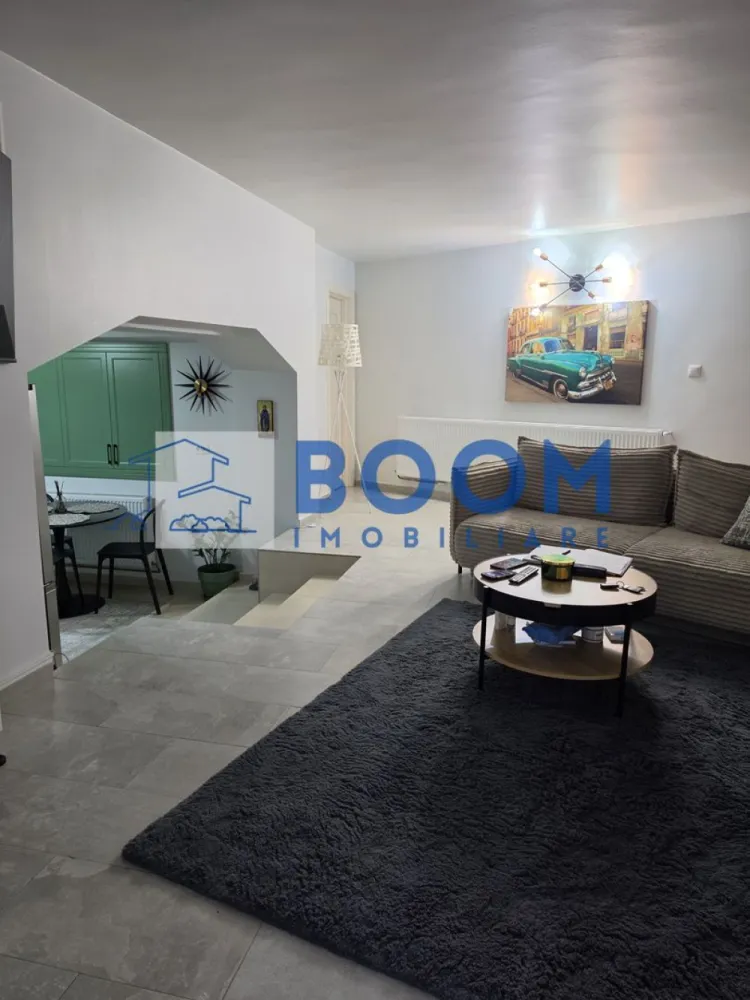 Vila moderna Fedelesoiu | Canalizare | Centrala peleti | Gaz limita proprietate - BOOM Imobiliare vă propune spre vânzare o vilă spectaculoasă, ideală pentru o familie care își dorește confort, spațiu generos și o oază de liniște într-o zonă excelentă din Fedeleșoiu. Se accepta si schimb cu apartament 3-4 camere, plus diferenta.
________________________________________
• Localizare: Fedeleșoiu, Strada Brigăzii
• Suprafață teren: 650 mp (curte generoasă cu grădină )
• Configurație: Parter + Etaj + Mansardă
• Suprafață utilă parter + etaj: 220 mpu
• Suprafață utilă mansardă: 80 mpu
________________________________________
Parter:
• Living spațios și luminos
• Dormitoare primitoare
• Bucătărie completă
• Baie și hol de acces
Etaj:
• Living secundar / Zonă de relaxare
• Dormitor matrimonial
• Bucătărie proprie (ideal pentru independență sau familii extinse)
• Zonă dedicată pentru lectură
• Dressing spațios
Mansardă:
• Suprafață deschisă de 80 mp
________________________________________
• Încălzire eficientă: Centrală pe peleți KEPO 35 KW
• Apă caldă: Boiler Gorenje performant
• Utilități active: Canalizare racordată, curent electric
• Utilități la poartă: Gaz disponibil la limita proprietății
• Exterior: Curte mare, perfectă pentru relaxare, grătar sau spațiu de joacă
• Facilități zonale: Magazin alimentar în imediata apropiere, acces facil și rapid către oraș
________________________________________
Proprietatea este pregătită pentru a deveni noua dumneavoastră casă. Pentru detalii suplimentare, contactați BOOM Imobiliare, specificand CP3195676