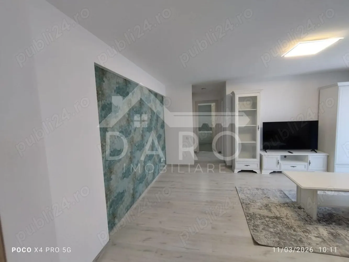 🏡 De închiriat apartament modern 2 camere + garaj | Unirii | Bloc nou - 🏡 De închiriat apartament modern 2 camere + garaj | Unirii | Bloc nou 2025 Îți prezentăm spre închiriere un apartament elegant și luminos, situat într-un ansamblu rezidențial nou din cartierul Unirii, pe strada Vasile Săbădeanu. Proprietatea se remarcă prin finisaje moderne, mobilier de calitate și spații generoase, fiind ideală pentru cei care își doresc confort, liniște și un stil de viață modern. 💰 Preț chirie: 400 € / lună 📐 Caracteristici principale: ✔ suprafață utilă 56 mp ✔ 2 camere semidecomandate ✔ etajul 3 din 4 într-un bloc nou prevăzut cu lift modern ✔ balcon spațios cu acces atât din living cât și din dormitor ✔ garaj acoperit la parter inclus în preț ✔ boxă proprie pentru depozitare, situată la etaj ✨ Interiorul apartamentului impresionează prin: ✔ living generos, luminos, mobilat modern și amenajat cu gust ✔ mobilier nou, realizat într-un stil elegant și funcțional ✔ bucătărie complet mobilată și utilată, cu spații multiple de depozitare ✔ electrocasnice incluse: plită, cuptor, frigider ✔ mașină de spălat rufe, uscător de rufe și mașină de spălat vase ✔ dormitor matrimonial spațios, mobilat complet ✔ finisaje moderne, pardoseli de calitate, uși interioare moderne ✔ centrală termică proprie, pentru confort și costuri controlate 🌿 Balconul generos oferă o priveliște plăcută și este ideal pentru momente de relaxare. 📍 Avantaje locație: ✔ zonă rezidențială modernă și liniștită ✔ acces rapid către oraș ✔ în apropiere de magazine, servicii și puncte de interes 🔑 Apartamentul este pregătit pentru mutare imediată și se dorește închirierea pe termen lung. 🚫 Nu se acceptă animale de companie. 🤝 Proprietate promovată prin DARO Imobiliare 💳 Dacă pe viitor îți dorești să achiziționezi o proprietate, prin Kiwi Finance îți putem oferi consultanță gratuită pentru obținerea creditului: ✔ analiză gratuită a eligibilității ✔ oferte de finanțare de la peste 12 bănci ✔ negocierea dobânzii în favoarea ta ✔ suport complet până la semnarea contractului de credit 📞 Detalii și programări pentru vizionare: Coman Maria – DARO Imobiliare & Kiwi Finance 📱 0749 535 729 }}