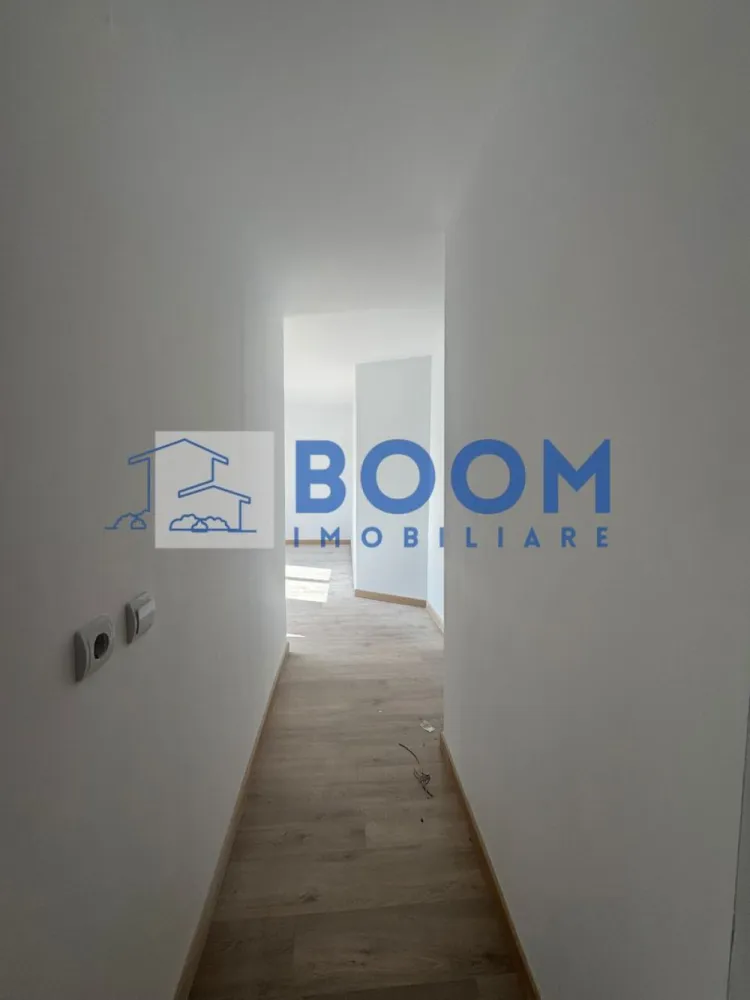 Apartamente noi | 2 camere | Ostroveni - BOOM Imobiliare vă propune spre vânzare apartamente noi, decomandate, situate în cartierul Ostroveni, zona Tic-Tac, o zonă apreciată pentru accesul facil către magazine, transport public și alte puncte de interes ale orașului.

Locuințele sunt amplasate la mansarda unui imobil cu regim de înălțime P+4+M, mansardă recent construită și finalizată în anul 2026, realizată la standarde moderne.

Apartamentele se vând la cheie, fiind complet finisate și pregătite pentru mutare imediată. Acestea beneficiază de finisaje noi și moderne, precum:

* gresie
* faianță
* parchet
* obiecte sanitare noi

În plus, fiecare locuință dispune de balcon, oferind un spațiu suplimentar pentru relaxare.

Din punct de vedere al confortului, proprietățile sunt dotate cu centrală termică proprie, asigurând eficiență energetică și control asupra costurilor de încălzire.

Fiind locuințe noi, cu toate dotările neutilizate, acestea reprezintă o alegere ideală atât pentru locuit, cât și pentru investiție (închiriere).

Prețurile pornesc de la 32.700 € și ajung până la 39.200 € (TVA inclus), în funcție de suprafață și compartimentare, fiind vorba despre construcție nouă.

Pentru mai multe informații sau pentru programarea unei vizionări, echipa BOOM Imobiliare vă stă la dispoziție.

ID: CP3195709