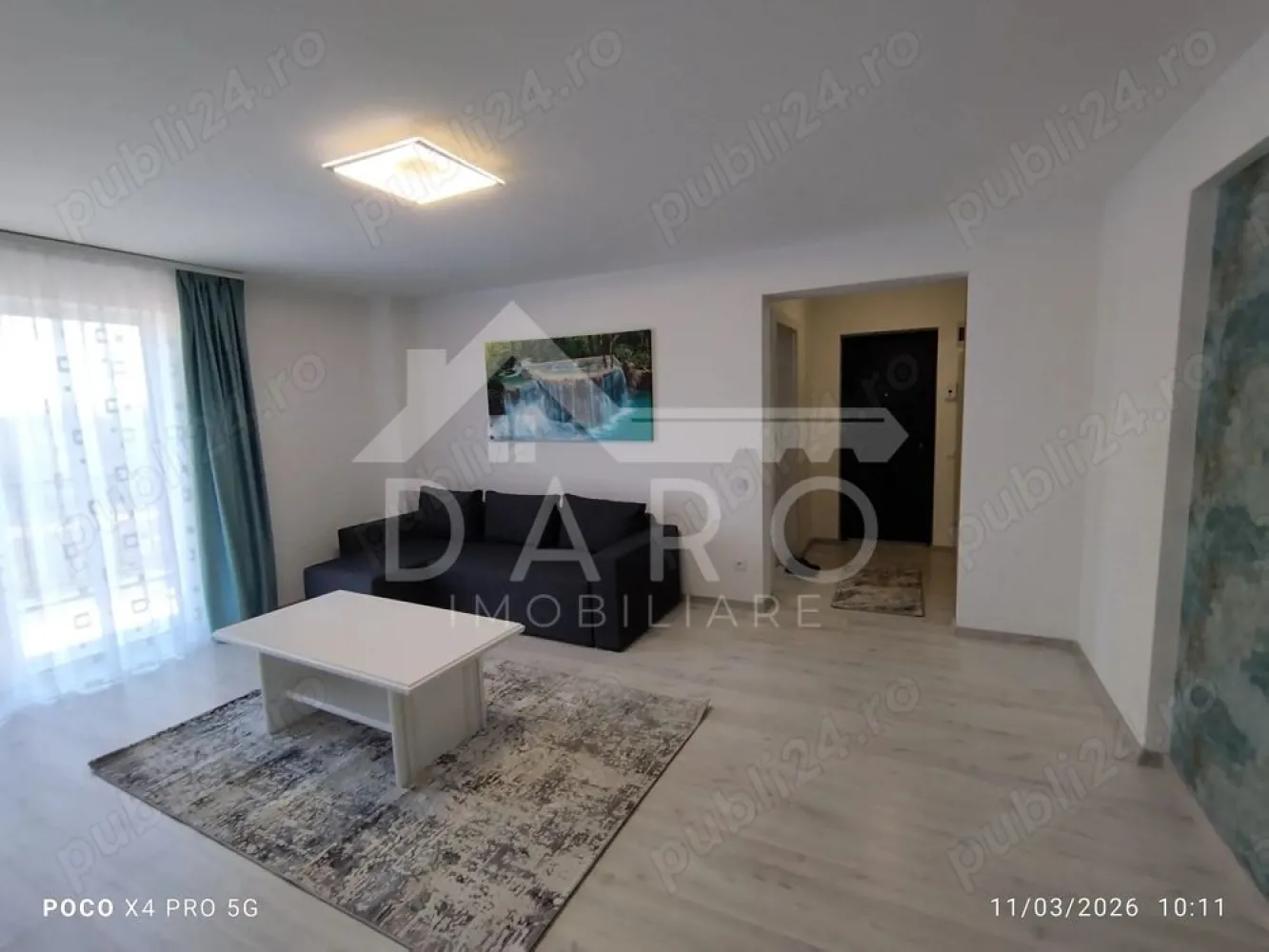 🏡 De închiriat apartament modern 2 camere + garaj | Unirii | Bloc nou - 🏡 De închiriat apartament modern 2 camere + garaj | Unirii | Bloc nou 2025 Îți prezentăm spre închiriere un apartament elegant și luminos, situat într-un ansamblu rezidențial nou din cartierul Unirii, pe strada Vasile Săbădeanu. Proprietatea se remarcă prin finisaje moderne, mobilier de calitate și spații generoase, fiind ideală pentru cei care își doresc confort, liniște și un stil de viață modern. 💰 Preț chirie: 400 € / lună 📐 Caracteristici principale: ✔ suprafață utilă 56 mp ✔ 2 camere semidecomandate ✔ etajul 3 din 4 într-un bloc nou prevăzut cu lift modern ✔ balcon spațios cu acces atât din living cât și din dormitor ✔ garaj acoperit la parter inclus în preț ✔ boxă proprie pentru depozitare, situată la etaj ✨ Interiorul apartamentului impresionează prin: ✔ living generos, luminos, mobilat modern și amenajat cu gust ✔ mobilier nou, realizat într-un stil elegant și funcțional ✔ bucătărie complet mobilată și utilată, cu spații multiple de depozitare ✔ electrocasnice incluse: plită, cuptor, frigider ✔ mașină de spălat rufe, uscător de rufe și mașină de spălat vase ✔ dormitor matrimonial spațios, mobilat complet ✔ finisaje moderne, pardoseli de calitate, uși interioare moderne ✔ centrală termică proprie, pentru confort și costuri controlate 🌿 Balconul generos oferă o priveliște plăcută și este ideal pentru momente de relaxare. 📍 Avantaje locație: ✔ zonă rezidențială modernă și liniștită ✔ acces rapid către oraș ✔ în apropiere de magazine, servicii și puncte de interes 🔑 Apartamentul este pregătit pentru mutare imediată și se dorește închirierea pe termen lung. 🚫 Nu se acceptă animale de companie. 🤝 Proprietate promovată prin DARO Imobiliare 💳 Dacă pe viitor îți dorești să achiziționezi o proprietate, prin Kiwi Finance îți putem oferi consultanță gratuită pentru obținerea creditului: ✔ analiză gratuită a eligibilității ✔ oferte de finanțare de la peste 12 bănci ✔ negocierea dobânzii în favoarea ta ✔ suport complet până la semnarea contractului de credit 📞 Detalii și programări pentru vizionare: Coman Maria – DARO Imobiliare & Kiwi Finance 📱 0749 535 729 }}