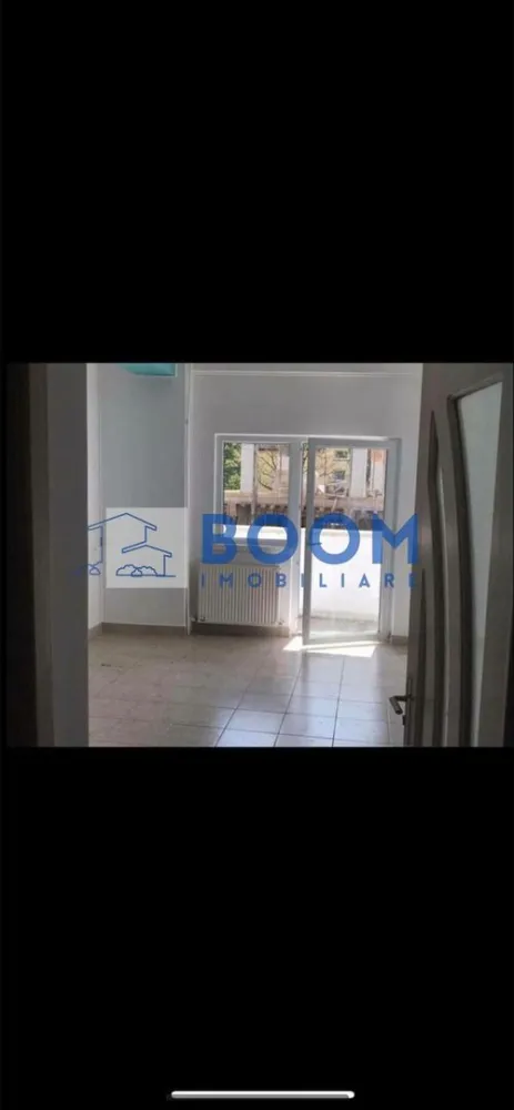 Spatiu comercial | Rezidential | Piata Nord - BOOM Imobiliare vă propune spre vânzare o clădire P+2+M situată în municipiul Râmnicu Vâlcea, în cartierul Nord, zona Piață – o locație excelentă, cu vizibilitate foarte bună și acces facil către principalele puncte de interes ale orașului.

Imobilul are o suprafață de aproximativ 400 mp și este compartimentat eficient, fiind ideal atât pentru locuință individuală, cât și pentru activități comerciale sau de birouri (sediu firmă, clinică medicală, cabinete, after-school, spații administrative etc.).

Proprietatea dispune de:

* Regim de înălțime Parter + 2 Etaje + Mansardă
* Spații generoase și luminoase
* Compartimentare flexibilă, adaptabilă diverselor tipuri de activitate
* Locuri de parcare închiriate de la primărie, un avantaj important pentru viitorii proprietari, angajați sau clienți

Poziționarea în zona Pieței Nord oferă un vad comercial bun și potențial ridicat de investiție, fiind potrivită atât pentru utilizare proprie, cât și pentru dezvoltarea unei afaceri sau obținerea de venit din chirii.

Pentru mai multe informații și programarea unei vizionări, echipa BOOM Imobiliare vă stă la dispoziție.

ID : CP3195715