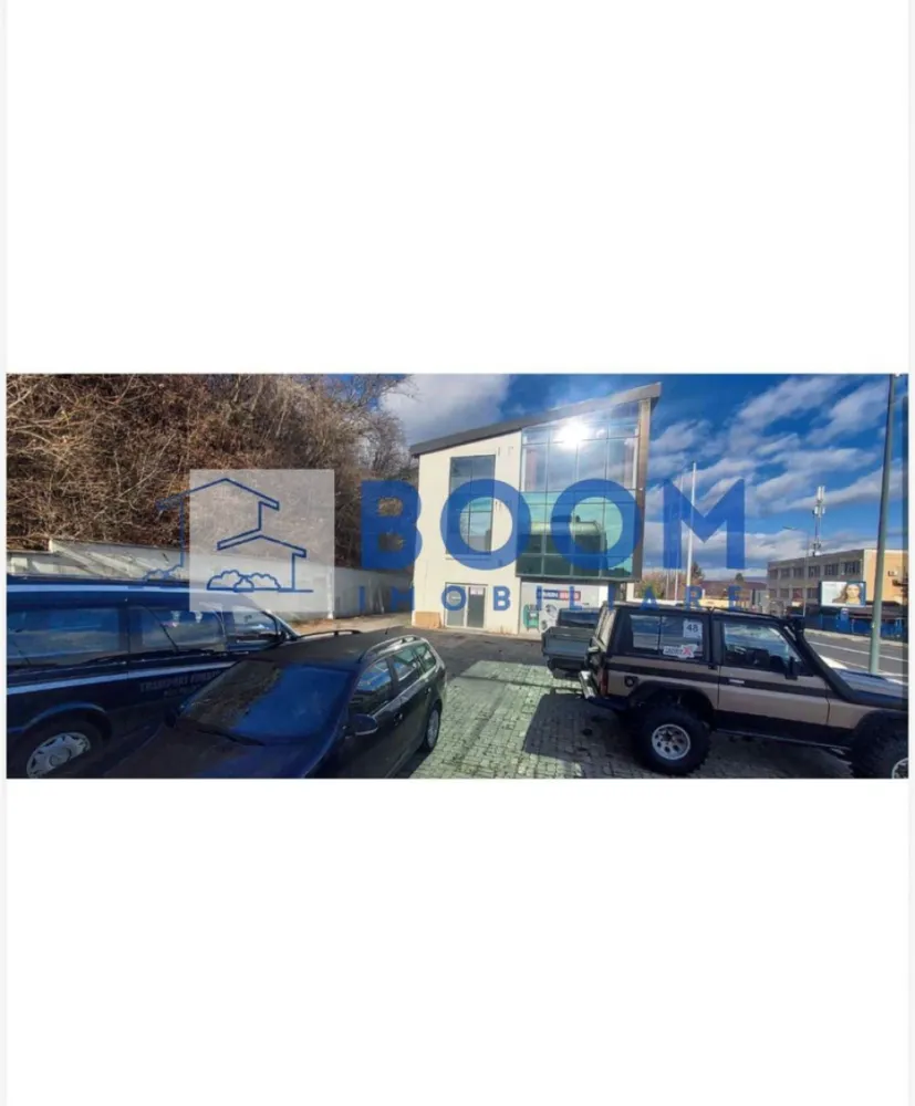 Spatiu Comercial | Nord| 760MP | Pretabil Clinica - BOOM Imobiliare vă propune spre vânzare o clădire de birouri / spațiu comercial, ideală pentru clinică medicală, situată într-o zonă premium din Râmnicu Vâlcea, pe Calea lui Traian, în imediata vecinătate a Spitalul Județean de Urgență Vâlcea.

Imobilul este construit în anul 2012, are regim de înălțime P+2 și dispune de o suprafață totală utilă de 760 mp, fiind amplasat pe un teren cu suprafața totală de 626 mp, la care se adaugă 628 mp teren aferent exclusiv construcției.

Suprafață construită la sol: 280,7 mp
Acces: 2 intrări independente – ideal pentru circuite separate (pacienți/personal)
Destinație: clinică medicală, cabinete individuale, centru de recuperare, spații de birouri, activități comerciale

Un avantaj major al proprietății îl reprezintă parcarea generoasă:

* 12 locuri de parcare private, cu acces securizat prin barieră
* 14 locuri de parcare publice, disponibile în imediata apropiere

Datorită poziționării excelente, vizibilității foarte bune și proximității față de unități medicale și instituții publice, această clădire reprezintă o oportunitate solidă de investiție, fiind ideală atât pentru desfășurarea directă a unei activități medicale, cât și pentru achiziție cu scop investițional.

Pentru detalii suplimentare și vizionări, BOOM Imobiliare vă stă la dispoziție.

ID: CP3195730