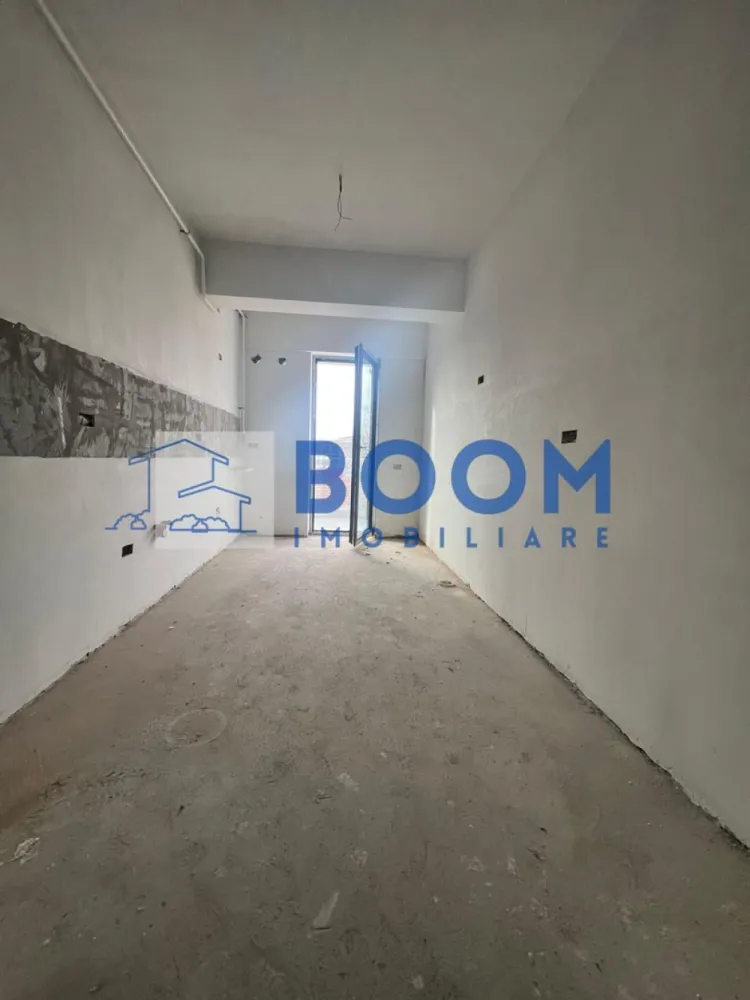 Studio | Dem Radulescu- Ostroveni | Bloc intabulat - BOOM Imobiliare vă propune spre vânzare un studio modern, situat în zona foarte căutată Dem Rădulescu – Ostroveni, în Râmnicu Vâlcea. Proprietatea se află la etajul 2 al unui bloc intabulat, oferind confort și acces rapid la toate punctele de interes din zonă.

Suprafață construită: 50 m²
Compartimentare practică și bine gândită:

* Cameră spațioasă și luminoasă
* Bucătărie separată
* Grup sanitar
* Terasă ideală pentru relaxare

Studioul se vinde finisat, iar predarea se face imediat, cu posibilitatea ca viitorul proprietar să personalizeze spațiul după propriile preferințe.

Loc de parcare exterior inclus în preț, înscris în actul de proprietate – un avantaj important pentru zonă.

Achiziția se poate face prin orice modalitate de plată, ceea ce face această ofertă potrivită pentru locuire sau investiție.

Un studio cochet, într-o zonă în plină dezvoltare – o oportunitate excelentă oferită de BOOM Imobiliare.

Pentru detalii suplimentare sau programarea unei vizionări, vă stăm cu drag la dispoziție!

id: CP3195697