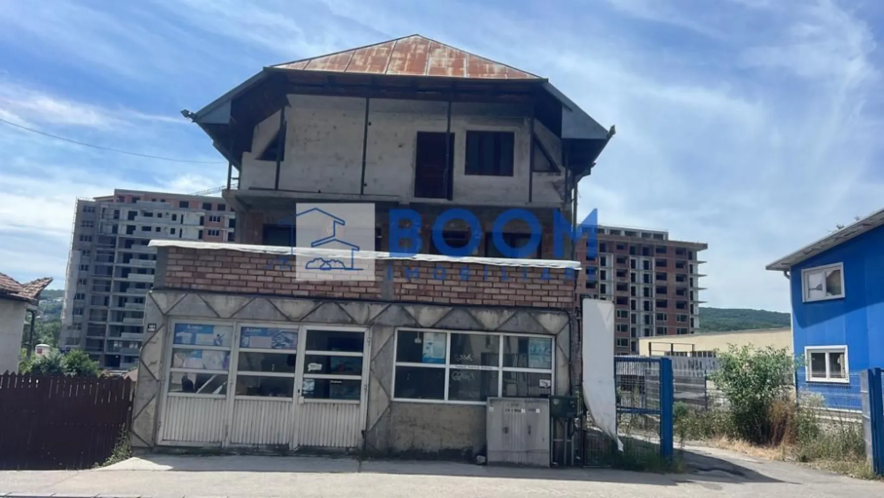 Vila D+P+2 | Pretabil Bloc Boutique - BOOM Imobiliare vă propune spre vânzare o construcție D+P+2, situată central, pe strada Știrbei Vodă, într-o zonă aflată în plină expansiune rezidențială, cu un potențial investițional ridicat.

Imobilul se pretează excelent atât pentru transformarea într-un bloc tip boutique, cât și pentru dezvoltarea de spații comerciale sau mixte. Un avantaj important îl reprezintă demisolul, unde pot fi amenajate locuri de parcare, aspect esențial pentru orice proiect modern.

Clădirea are o suprafață construită de 780 mp și o suprafață utilă de 590 mp, oferind flexibilitate maximă în compartimentare și exploatare. Proprietatea beneficiază de toate utilitățile, fiind pregătită pentru dezvoltare imediată.

Datorită poziționării centrale și a potențialului de reconversie, această proprietate reprezintă o oportunitate excelentă de investiție.

Pentru mai multe detalii și programarea unei vizionări, vă invităm să contactați BOOM Imobiliare.

id: CP3195740