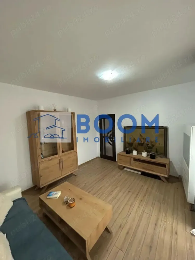 Apartament 3 camere| Ostroveni| Bloc A | Renovat - Apartament 3 camere –Modern, Zona Hermes – Ostroveni | Etaj 8/10 | Bloc tip A | BOOM Imobiliare

BOOM Imobiliare vă propune spre vânzare un apartament cu 3 camere modern, complet renovat în anul 2025, situat într-un bloc tip A din una dintre cele mai apreciate zone ale orașului Râmnicu Vâlcea – Ostroveni, zona Hermes.

Locuința se află la etajul 8 din 10 și oferă o vedere panoramică superbă asupra orașului, fiind ideală pentru cei care își doresc un spațiu luminos, confortabil și contemporan.

Caracteristici principale:

* Suprafață totală: 70 mp
* Etaj: 8/10
* Bloc tip A – construcție solidă, bine întreținută
* Compartimentare: decomandat
* Renovat complet în 2025
* Instalație electrică și sanitară nouă
* Centrala termică nouă – eficiență și confort termic sporit
* Finisaje moderne, de înaltă calitate
* Balcon închis cu tâmplărie PVC și geam termopan
* Se vinde parțial mobilat, oferind posibilitatea personalizării după gustul viitorului proprietar

Locație:

Amplasat în zona Hermes – Ostroveni, apartamentul beneficiază de o poziție excelentă, aproape de centre comerciale, școli, grădinițe, farmacii și stații de transport în comun, oferind confort și accesibilitate în viața de zi cu zi.

Schimb posibil:

Se acceptă și schimb cu case situate în zonele Vlădești, Goranu sau Bujoreni, cu o mică diferență în funcție de proprietate.

Preț: 93.000 €

Un apartament elegant, modern și complet renovat – perfect pentru cei care caută o locuință într-un bloc tip A, cu vedere spectaculoasă și finisaje premium !

 Pentru mai multe detalii sau pentru programarea unei vizionări, contactați echipa BOOM Imobiliare.

id: CP3195756