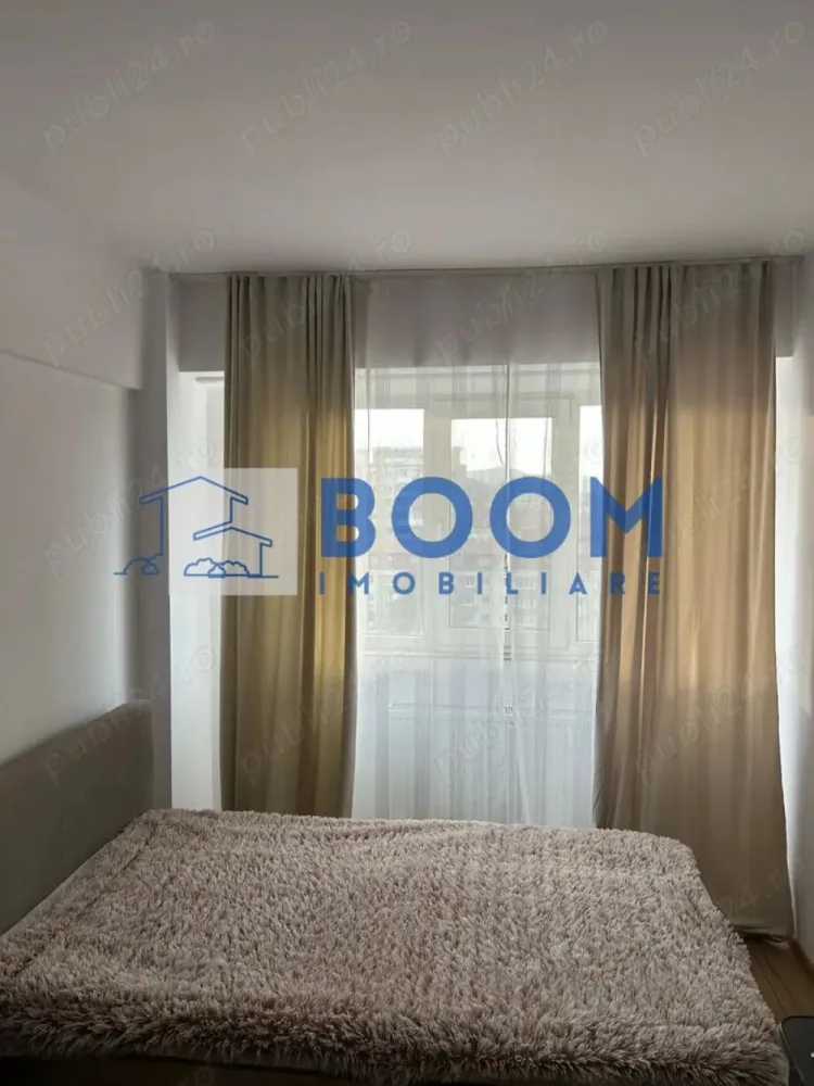 Apartament 3 camere| Ostroveni| Bloc A | Renovat - Apartament 3 camere –Modern, Zona Hermes – Ostroveni | Etaj 8/10 | Bloc tip A | BOOM Imobiliare

BOOM Imobiliare vă propune spre vânzare un apartament cu 3 camere modern, complet renovat în anul 2025, situat într-un bloc tip A din una dintre cele mai apreciate zone ale orașului Râmnicu Vâlcea – Ostroveni, zona Hermes.

Locuința se află la etajul 8 din 10 și oferă o vedere panoramică superbă asupra orașului, fiind ideală pentru cei care își doresc un spațiu luminos, confortabil și contemporan.

Caracteristici principale:

* Suprafață totală: 70 mp
* Etaj: 8/10
* Bloc tip A – construcție solidă, bine întreținută
* Compartimentare: decomandat
* Renovat complet în 2025
* Instalație electrică și sanitară nouă
* Centrala termică nouă – eficiență și confort termic sporit
* Finisaje moderne, de înaltă calitate
* Balcon închis cu tâmplărie PVC și geam termopan
* Se vinde parțial mobilat, oferind posibilitatea personalizării după gustul viitorului proprietar

Locație:

Amplasat în zona Hermes – Ostroveni, apartamentul beneficiază de o poziție excelentă, aproape de centre comerciale, școli, grădinițe, farmacii și stații de transport în comun, oferind confort și accesibilitate în viața de zi cu zi.

Schimb posibil:

Se acceptă și schimb cu case situate în zonele Vlădești, Goranu sau Bujoreni, cu o mică diferență în funcție de proprietate.

Preț: 93.000 €

Un apartament elegant, modern și complet renovat – perfect pentru cei care caută o locuință într-un bloc tip A, cu vedere spectaculoasă și finisaje premium !

 Pentru mai multe detalii sau pentru programarea unei vizionări, contactați echipa BOOM Imobiliare.

id: CP3195756