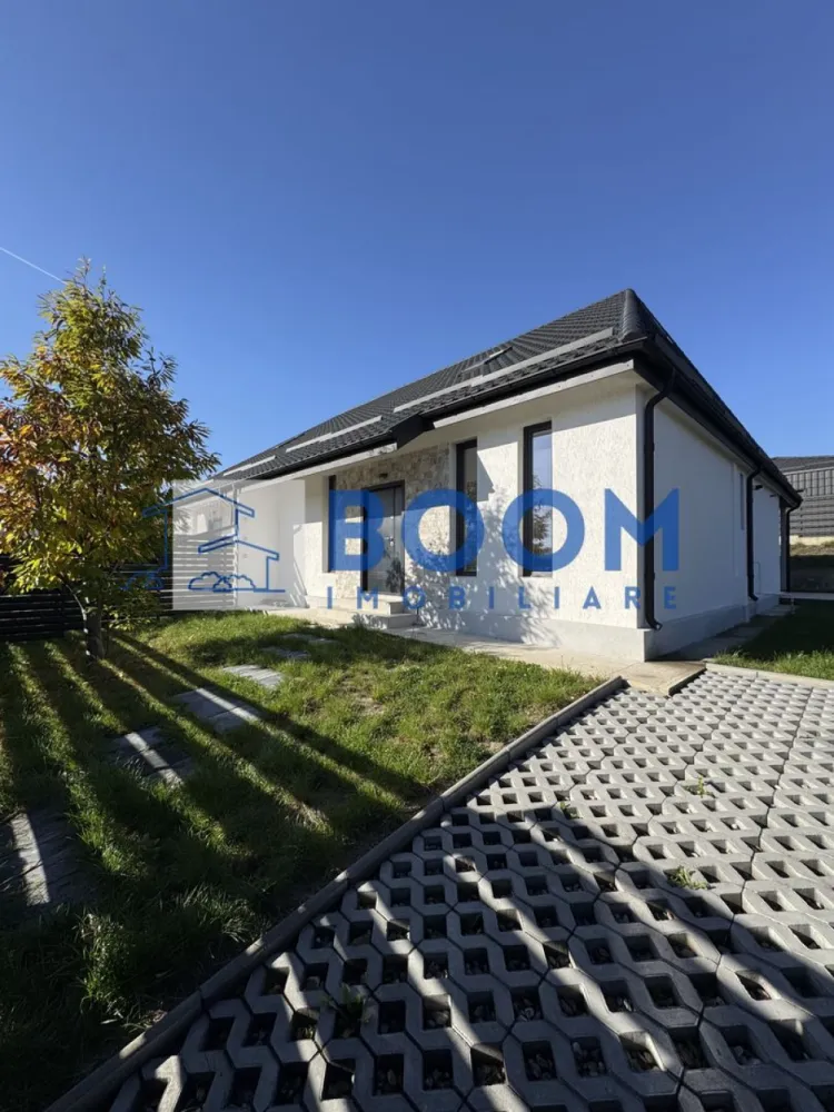 Casa 4 Camere | Teren 300MP | Zona - Vladesti Priporu - BOOM Imobiliare va propune spre vanzare o casa P+M in Vladesti - Priporu

An finalizare 2025,stare noua nelocuita,finisata si functionala 100%

suprafata teren 300mp

supr.construita -165mp

terasa acoperita -20mp

1.Compartimentare interioara: 

-parter: camera zi+bucatarie deschisa , birou, dormitor baie cu wc lavoar cada camera tehnica debara spatiu depozitare

-etaj - suita matrimoniala cu dressing room si baie(lavoar wc cada) 

2.Sistem constructiv:

-structura mixta Beton Armat si zidarie DUROTHERM 30S-parter,mansarda sarpanta din lemn+OSB3 tratate si ignifugate

-invelitoare tabla otel RODACH GERMAN SIMETRIC profilata vopsita negru mat
-termosistem cu polistiren 10cm EPS80 + tencuiala decorativa Webber si tamplarie PVC Salamander ROTO Click culoare gri cu geam termopan 4SEASONS

-instalatii sanitare termice teava PPR, elemente cupru, PHDE, toate zonele cu pardoseala incalzita iar in dormitoare radiatoare panouri otel

-instalatii electrice cupru si aparate montate(prize,intrerupatoare Panasonic + corpuri iluminat LED in bai si casa scarii)

-finiaje interioare tencuieli cu gled ipsos, compartimentari rigips cu zugraveli lavabile,
 placari faianta bai si bucatarie, scara interioara placata gresie, pardoseli parchet laminat 8mm in dormitoare,gresie bai si bucatarie living room,
 bai complet utilate(cada,vas WC,lavoar) 
usi de interior CLASSEN GERMAN OAK

-curtea exterioara- cu gradina amenajata(fara plante), 1loc parcare alei acces pavaj, trotuare perimetrale betonate, gard lateral beton sipca metal 
porti acces front stradal metal usi garaj automate cu 2telecomenzi
 
3.Utilitati:
-bransamente utilitati- curent electric 220VHidroelectrica
- apa si canalizare APAVIL, 
-gaz Engie (centrala IMMERGAS VICTRIX Terra 28kw montata inclusa cu ISCIR efectuat) -

CP3195750