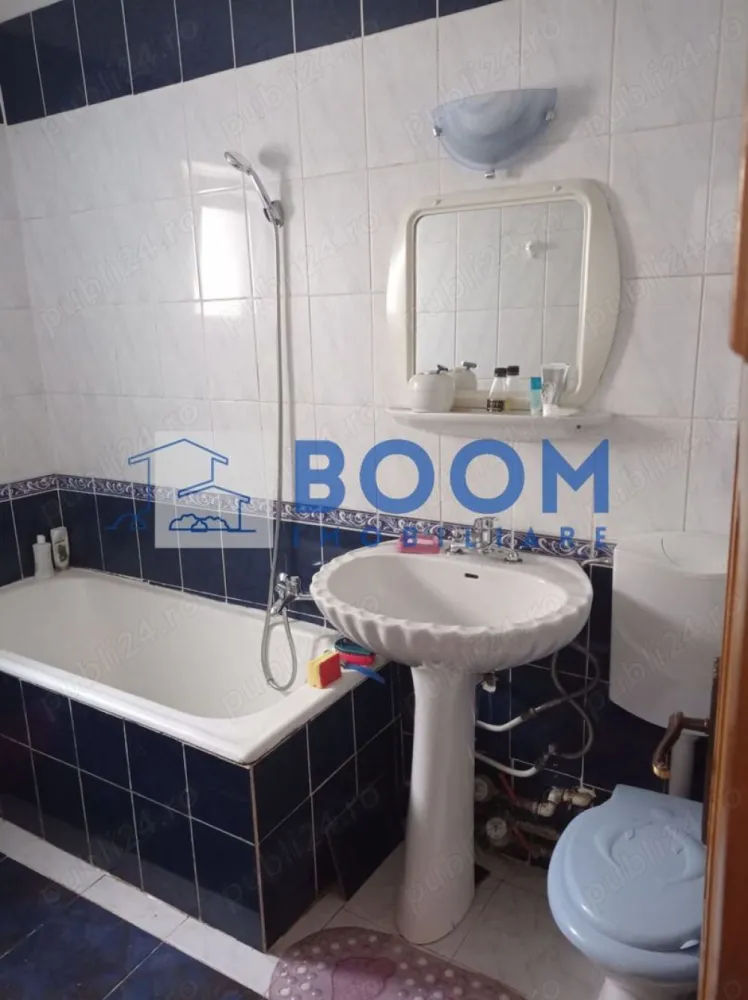 Apartament | 3 camere | Traian | Etaj 3 - Apartament cu 3 camere – Zonă Traian, locație liniștită

BOOM Imobiliare vă propune spre vânzare un apartament cu 3 camere, situat într-o zonă liniștită, în cartierul Traian, ideal atât pentru locuit, cât și pentru investiție.

Suprafață utilă: 60 mp
Suprafață construită: 65 mp
Etaj:3
Compartimentare:funcțională, bine organizată
Finisaje:clasice
Gigacalorimetru

Locația este un mare avantaj, fiind în apropierea spitalului, a magazinelor și a diverselor spații cu activități comerciale și servicii, oferind acces rapid către punctele de interes ale orașului.

Apartamentul este luminos, bine întreținut și oferă viitorilor proprietari posibilitatea de a-l personaliza în funcție de propriul stil.

Avantaje:

* Zonă liniștită, accesibilă
* Etaj intermediar
* Compartimentare eficientă
* Aproape de spital, magazine și alte facilități
* Ideal pentru familie sau investiție

Pentru mai multe detalii și programarea unei vizionări, contactați BOOM Imobiliare.
id: CP3195763
