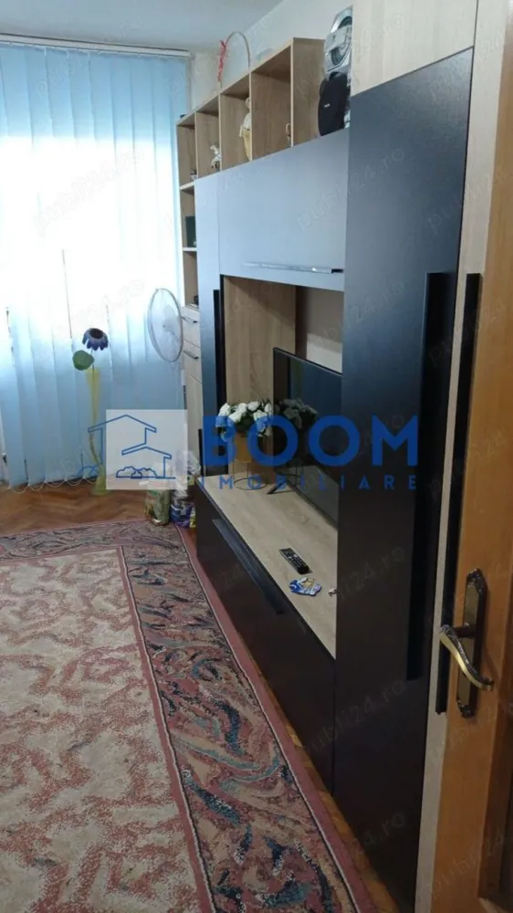 Apartament | 3 camere | Traian | Etaj 3 - Apartament cu 3 camere – Zonă Traian, locație liniștită

BOOM Imobiliare vă propune spre vânzare un apartament cu 3 camere, situat într-o zonă liniștită, în cartierul Traian, ideal atât pentru locuit, cât și pentru investiție.

Suprafață utilă: 60 mp
Suprafață construită: 65 mp
Etaj:3
Compartimentare:funcțională, bine organizată
Finisaje:clasice
Gigacalorimetru

Locația este un mare avantaj, fiind în apropierea spitalului, a magazinelor și a diverselor spații cu activități comerciale și servicii, oferind acces rapid către punctele de interes ale orașului.

Apartamentul este luminos, bine întreținut și oferă viitorilor proprietari posibilitatea de a-l personaliza în funcție de propriul stil.

Avantaje:

* Zonă liniștită, accesibilă
* Etaj intermediar
* Compartimentare eficientă
* Aproape de spital, magazine și alte facilități
* Ideal pentru familie sau investiție

Pentru mai multe detalii și programarea unei vizionări, contactați BOOM Imobiliare.
id: CP3195763